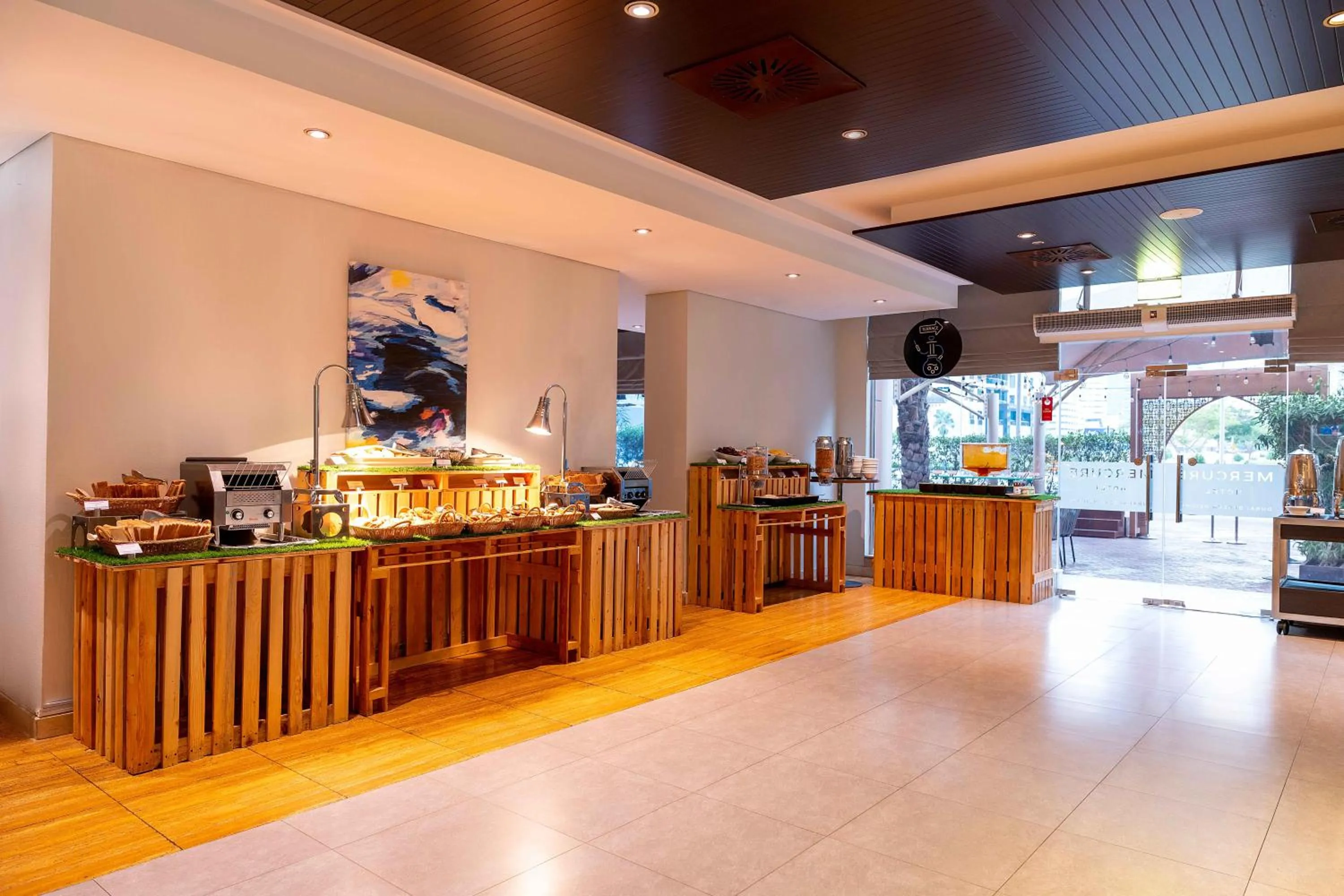 Restaurant/places to eat in Mercure Dubai Barsha Heights Hotel Suites And Apartments