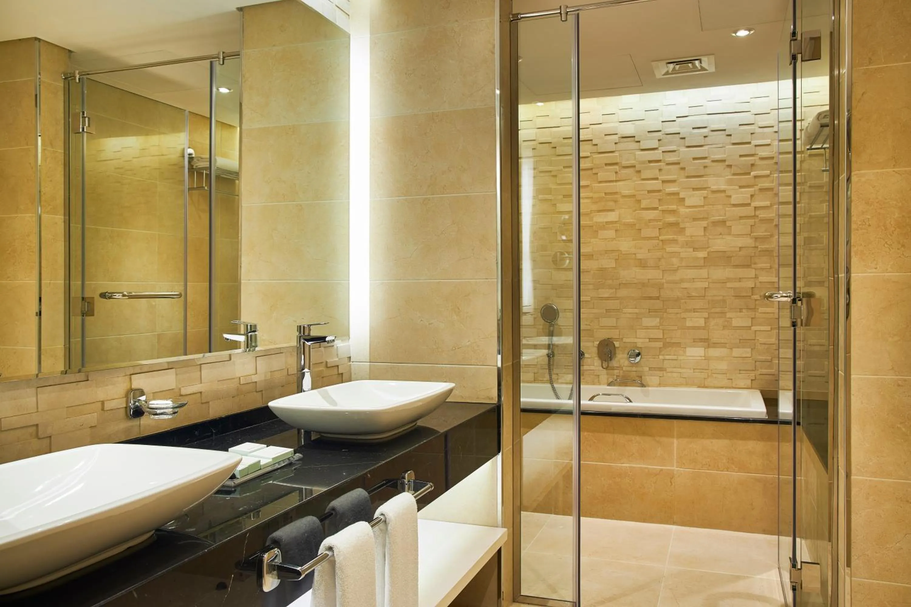 Shower in Mercure Dubai Barsha Heights Hotel Suites And Apartments