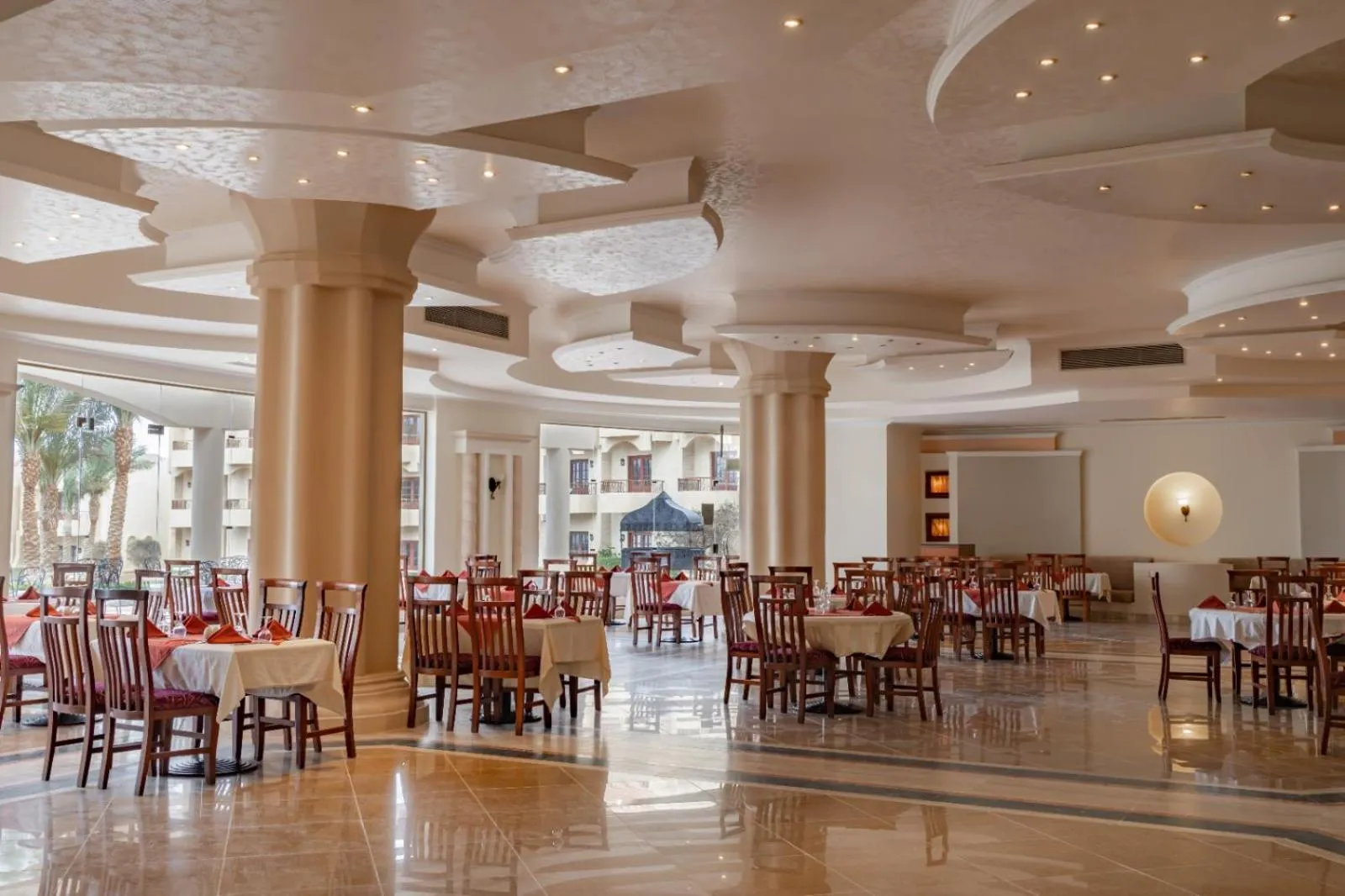 Restaurant/places to eat in Coral Hills Resort & SPA