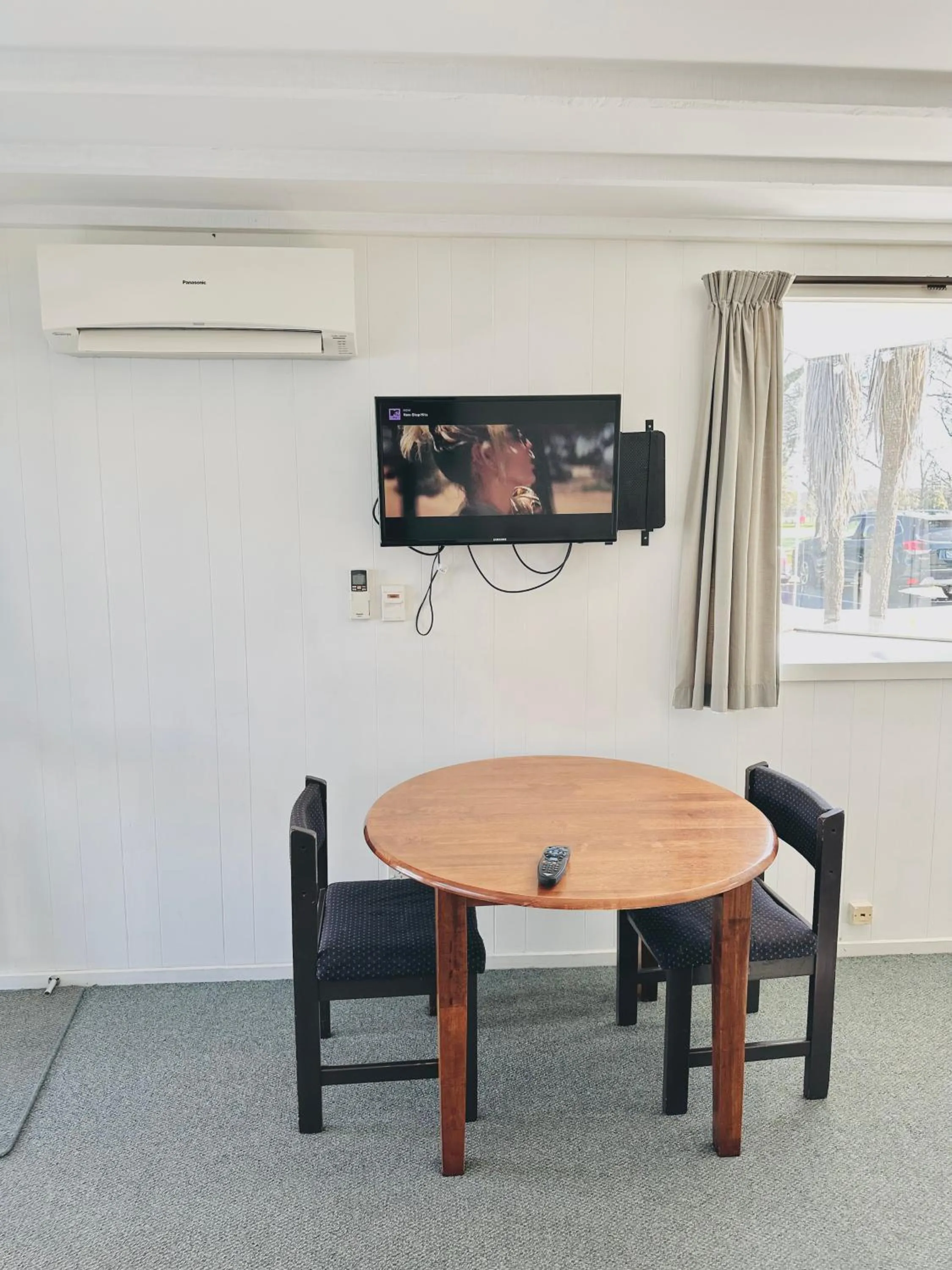 TV and multimedia in Gothic Heights Motel