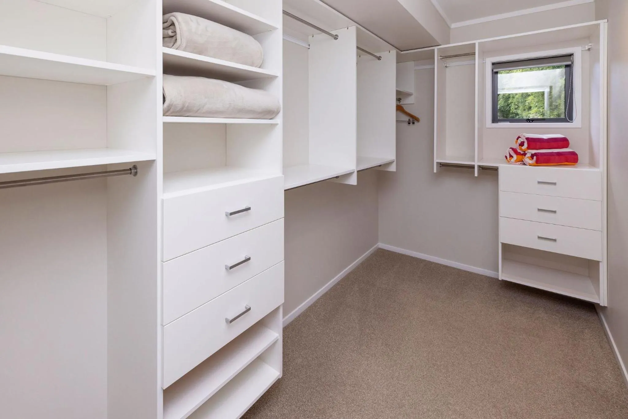 wardrobe in Hot Water Beach TOP 10 Holiday Park