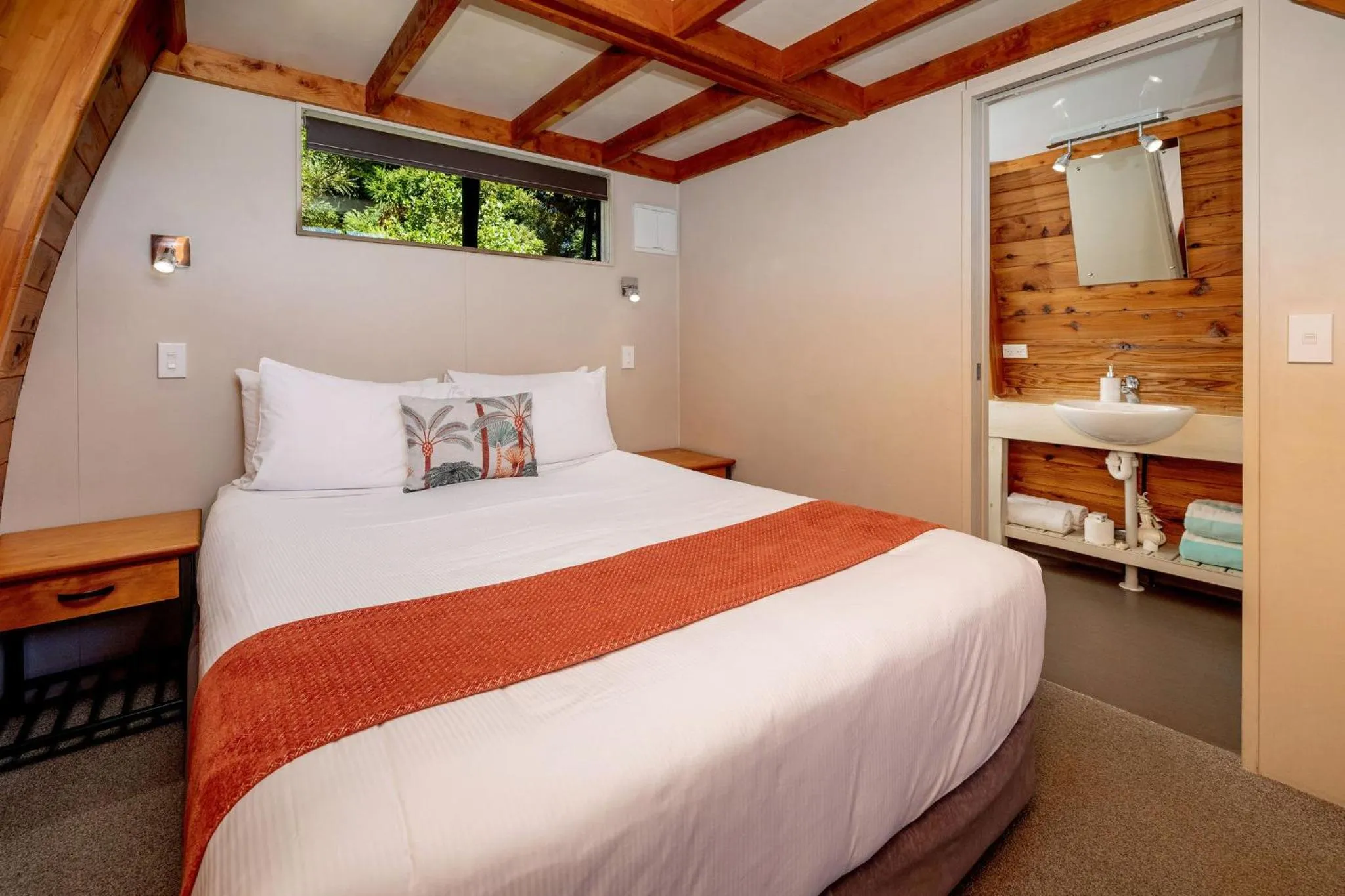 Bed in Hot Water Beach TOP 10 Holiday Park