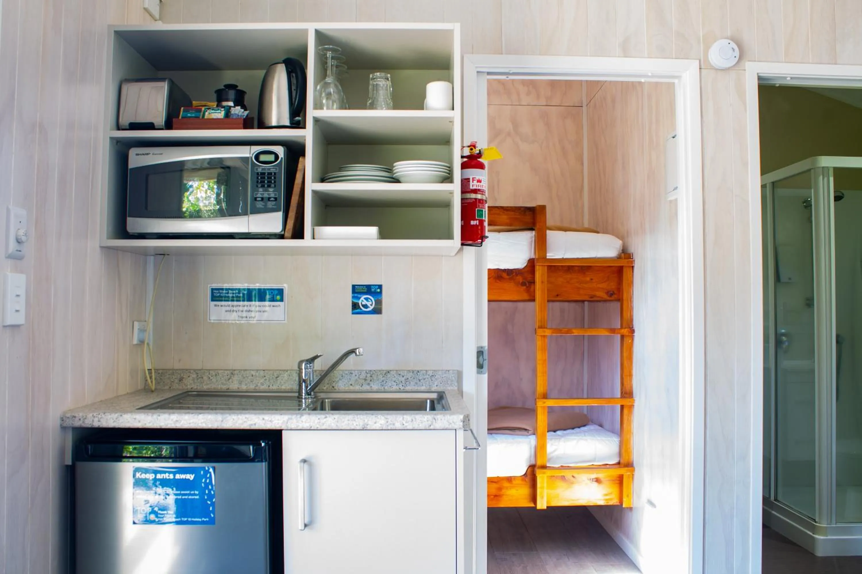 Kitchen or kitchenette in Hot Water Beach TOP 10 Holiday Park