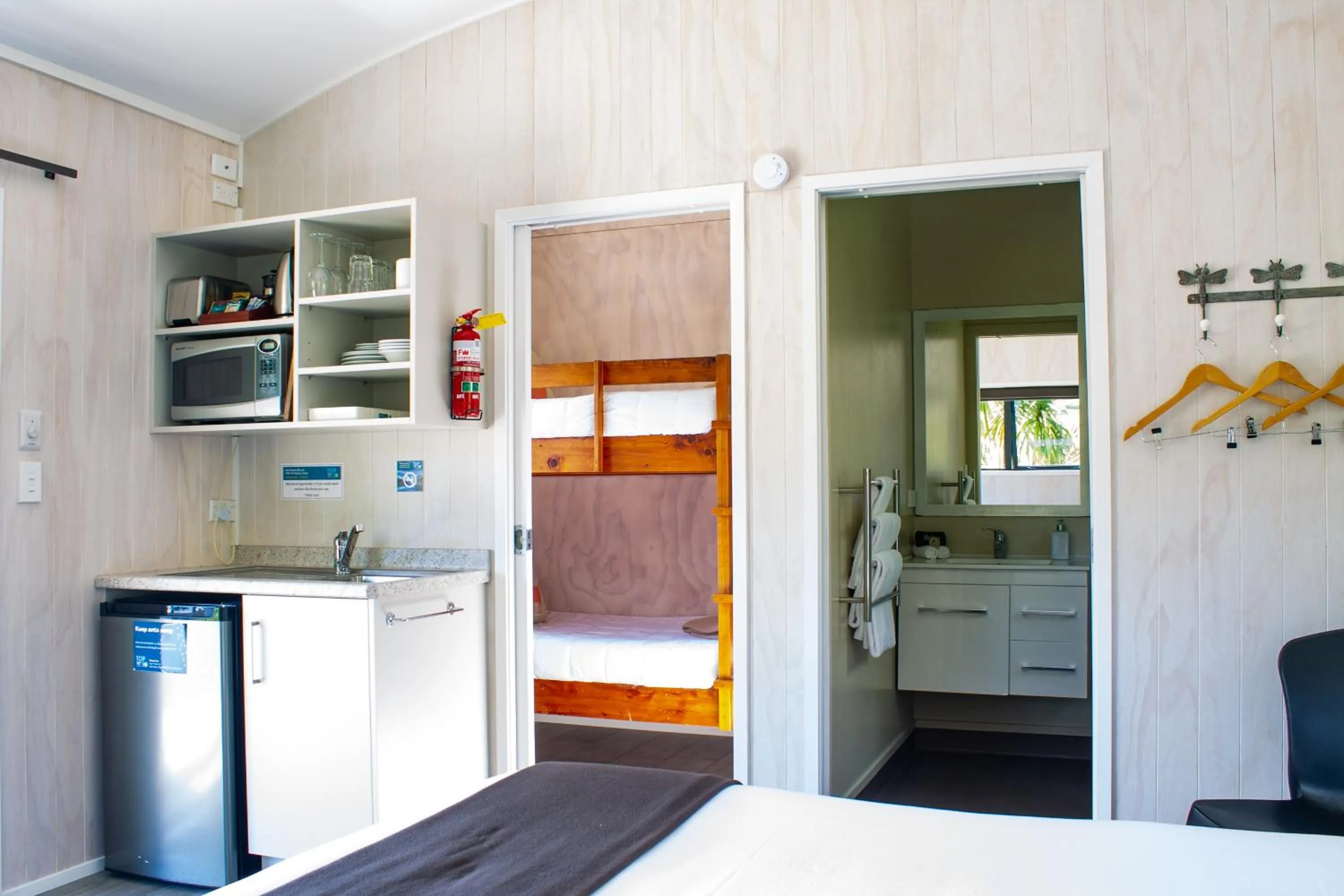 Kitchen or kitchenette in Hot Water Beach TOP 10 Holiday Park