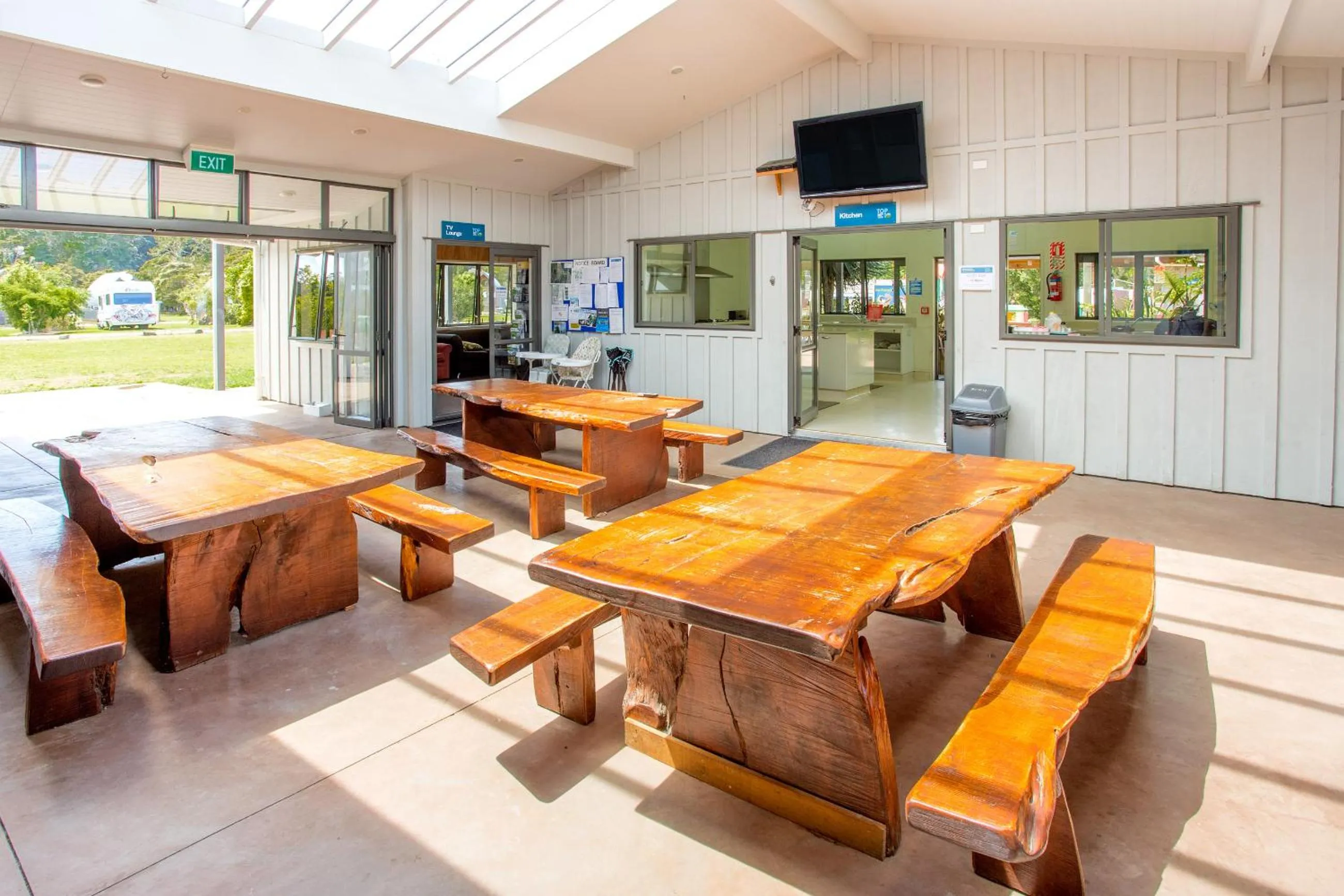 Communal lounge/ TV room in Hot Water Beach TOP 10 Holiday Park