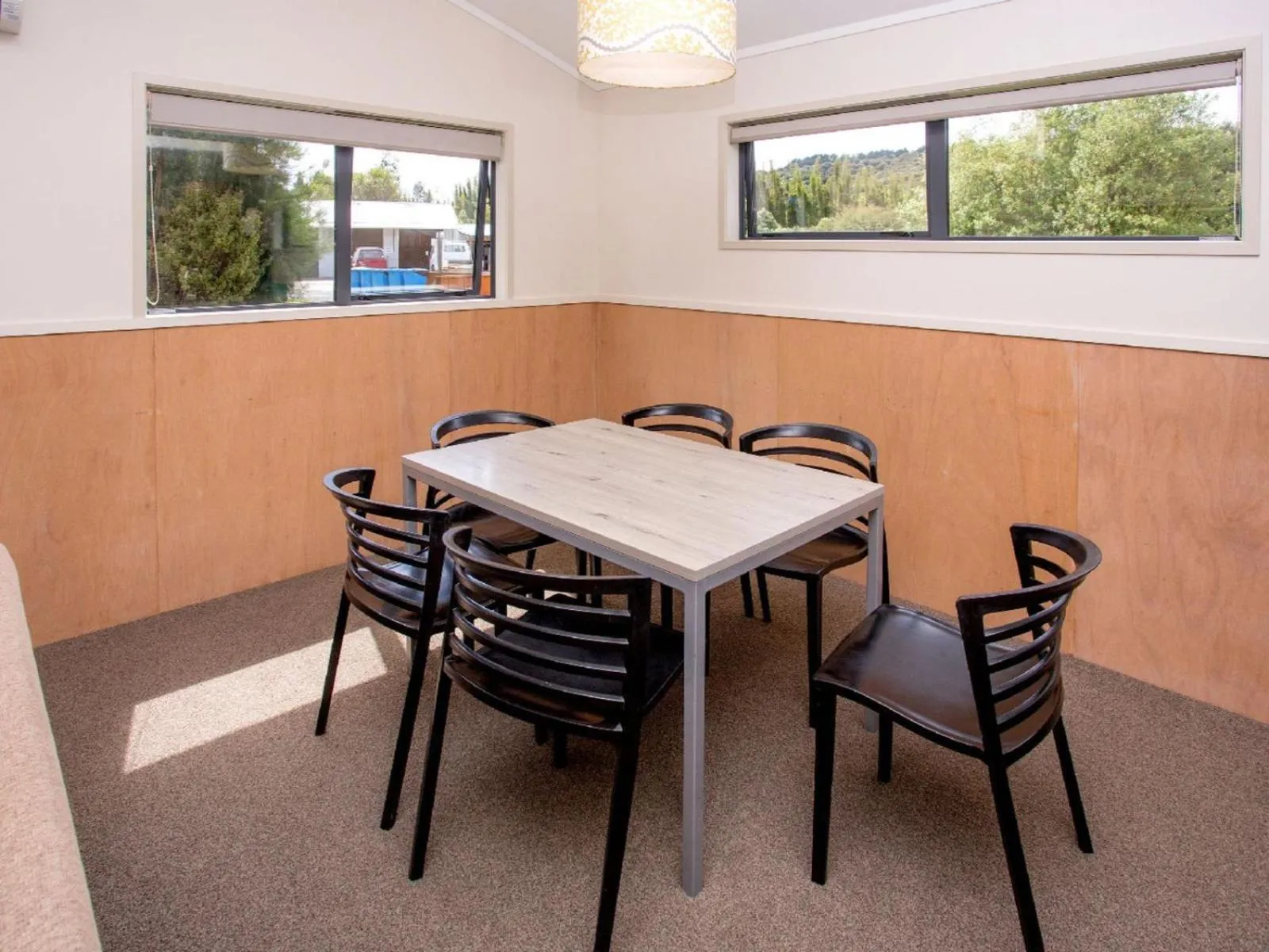 Dining area in Hot Water Beach TOP 10 Holiday Park