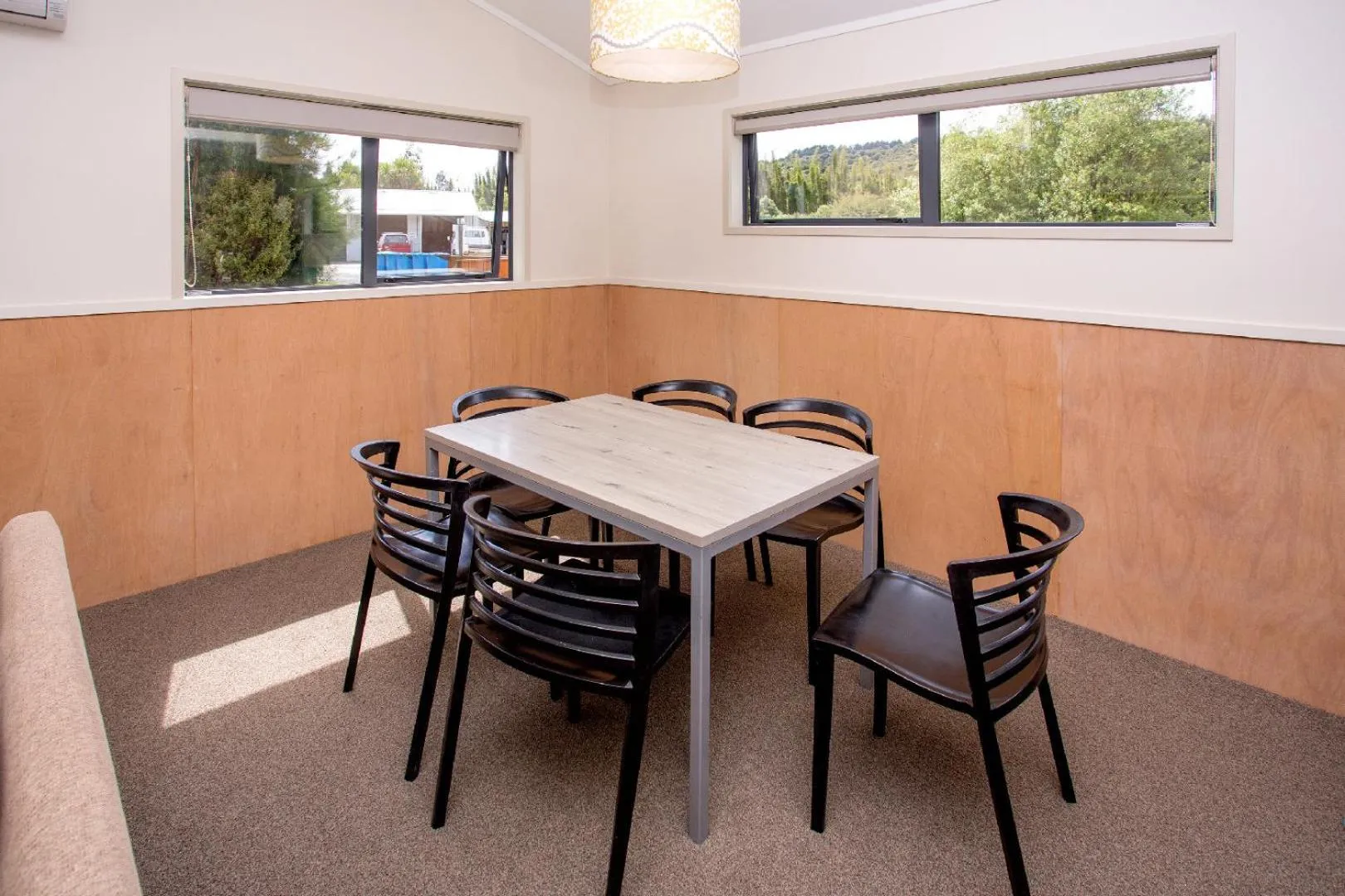 Seating area in Hot Water Beach TOP 10 Holiday Park