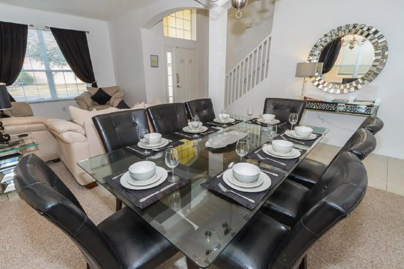 Dining area in Disney Dream with Hot Tub, Pool, Xbox, Games Room, Lakeview, 10 min to Disney, Clubhouse