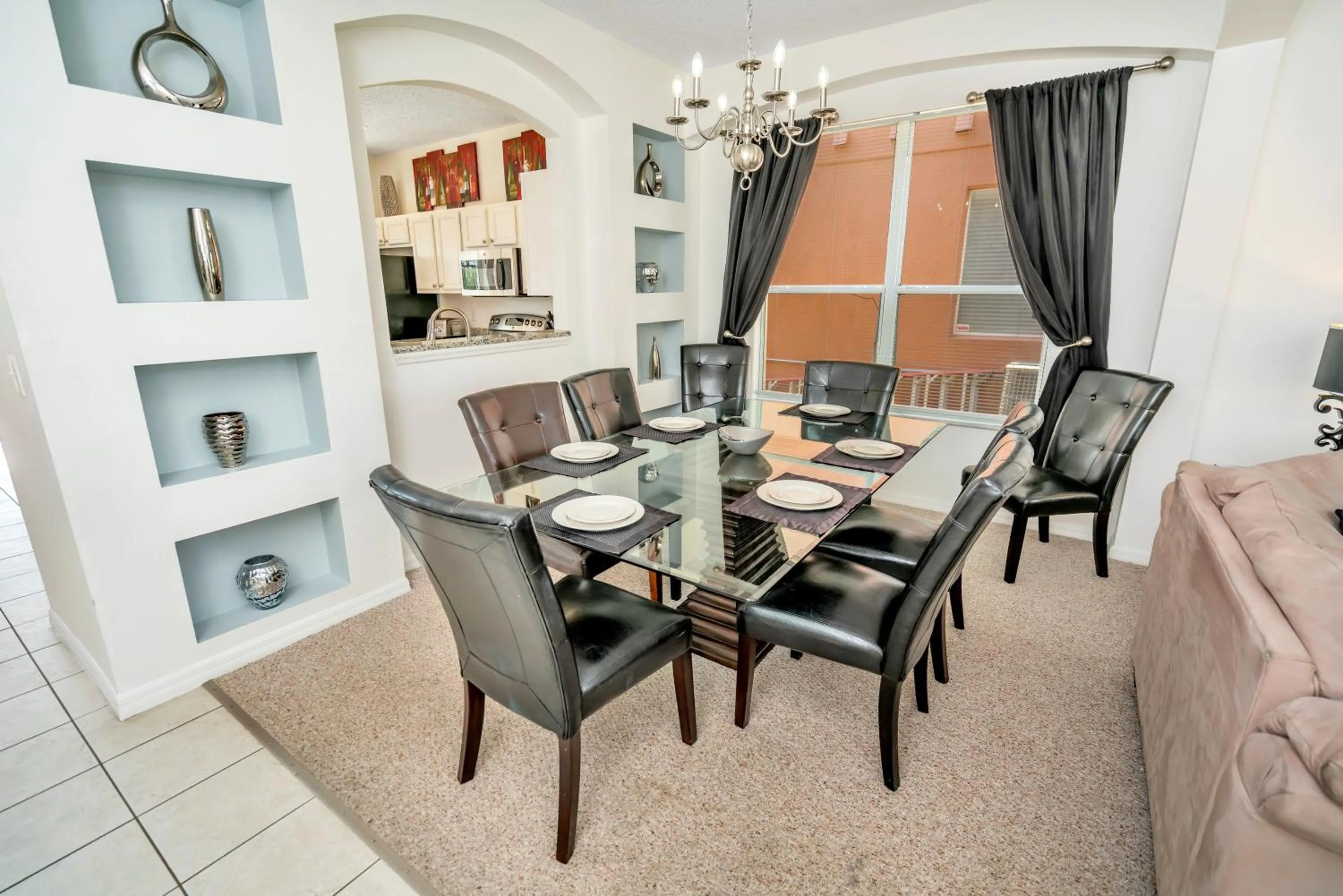 Dining area in Disney Dream with Hot Tub, Pool, Xbox, Games Room, Lakeview, 10 min to Disney, Clubhouse