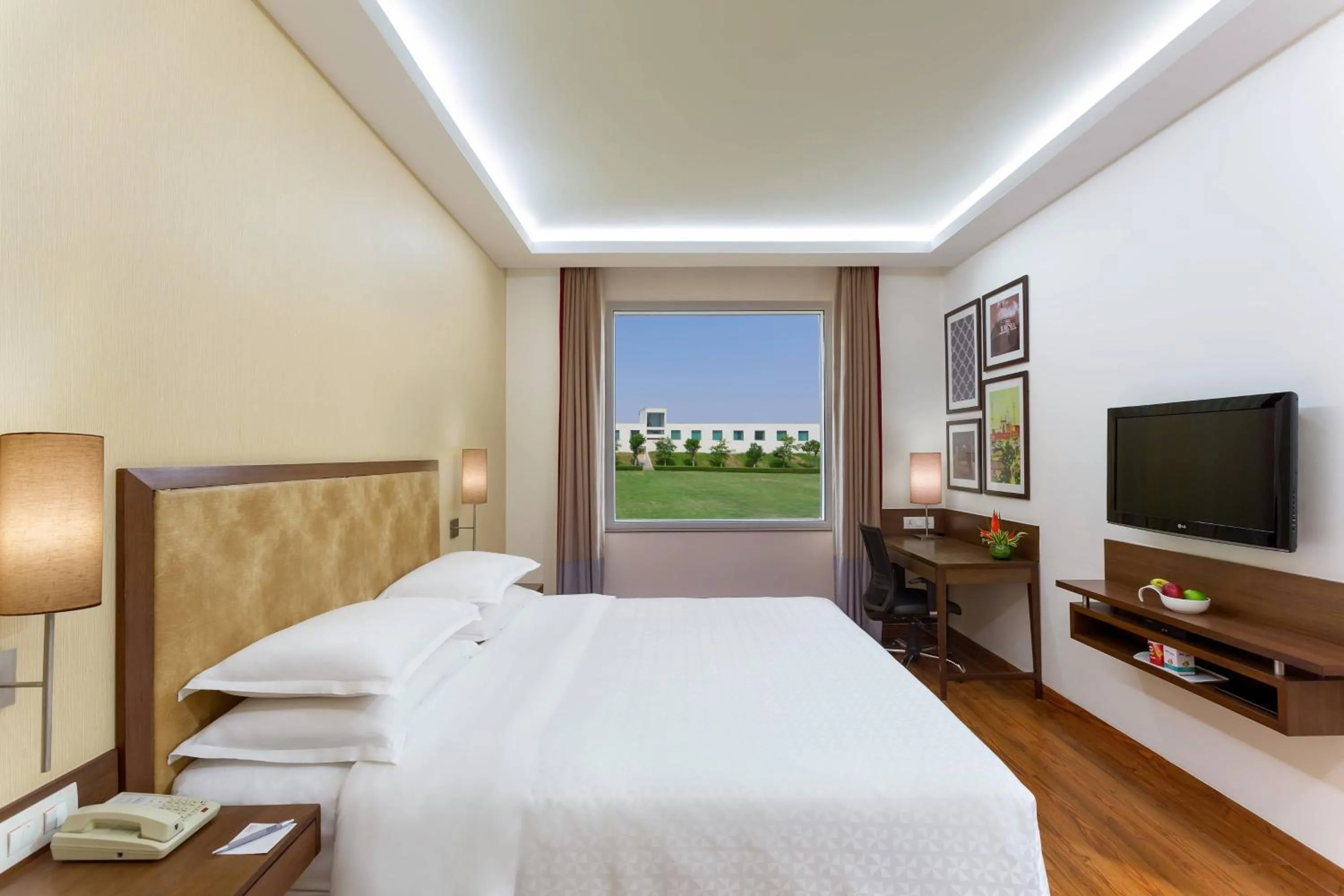 Photo of the whole room, Bed in Four Points by Sheraton New Delhi, Airport Highway