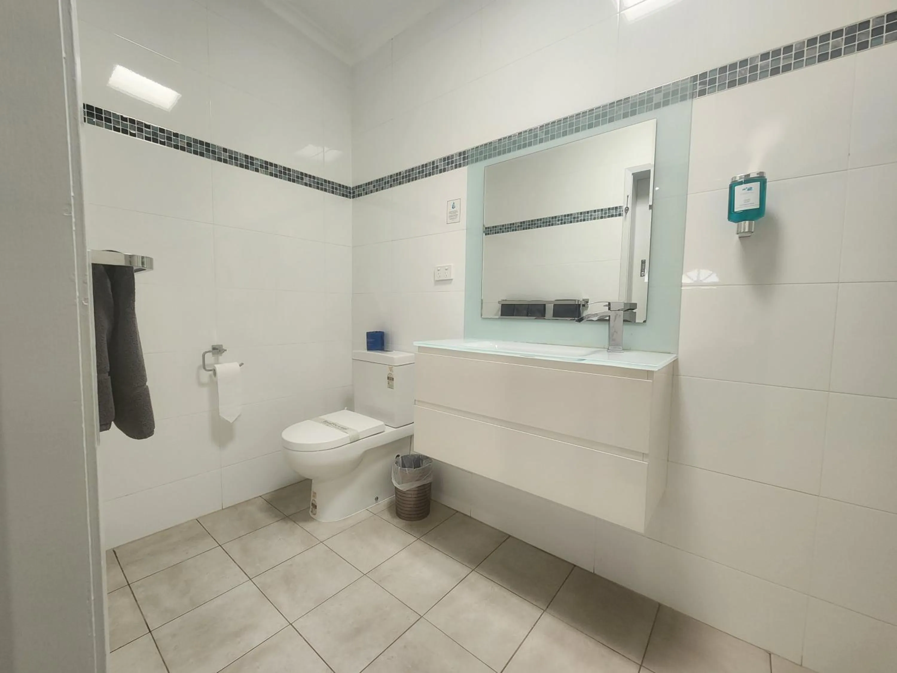 Motel24Seven and Apartments