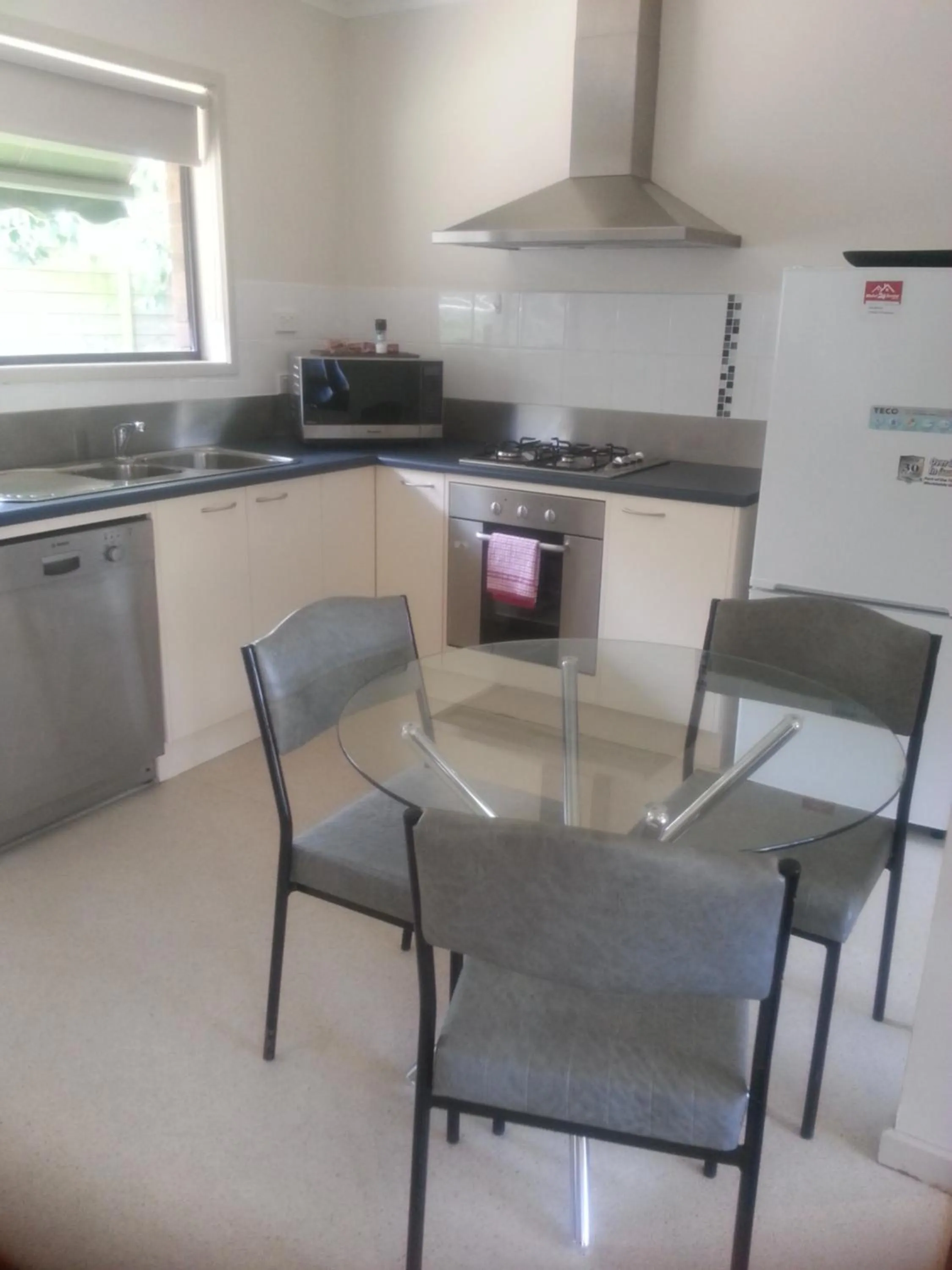 Kitchen or kitchenette in Motel24Seven and Apartments