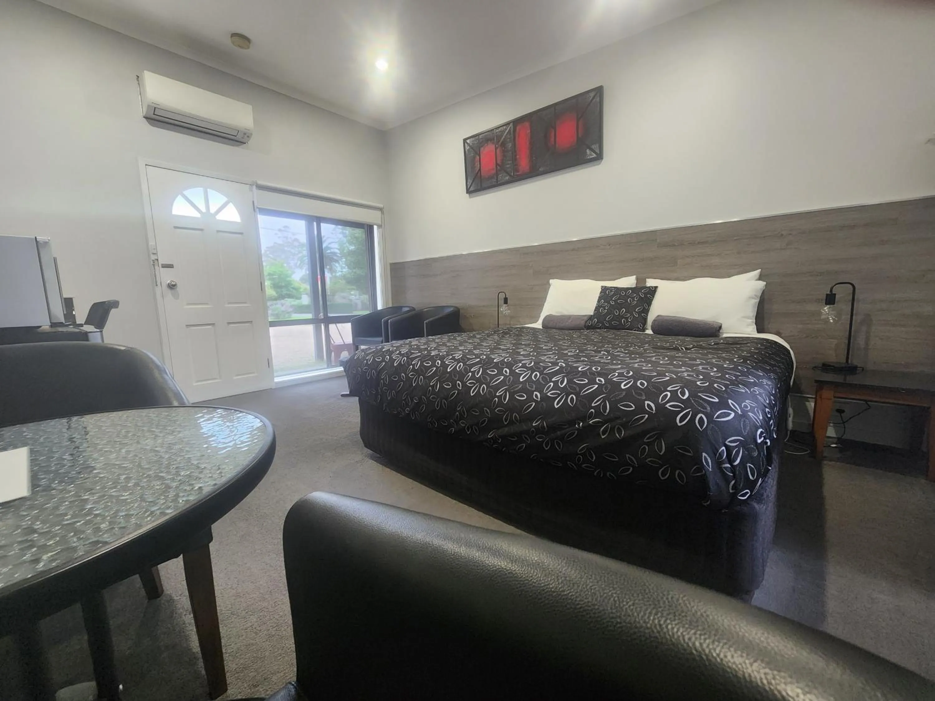 Bed in Motel24Seven and Apartments