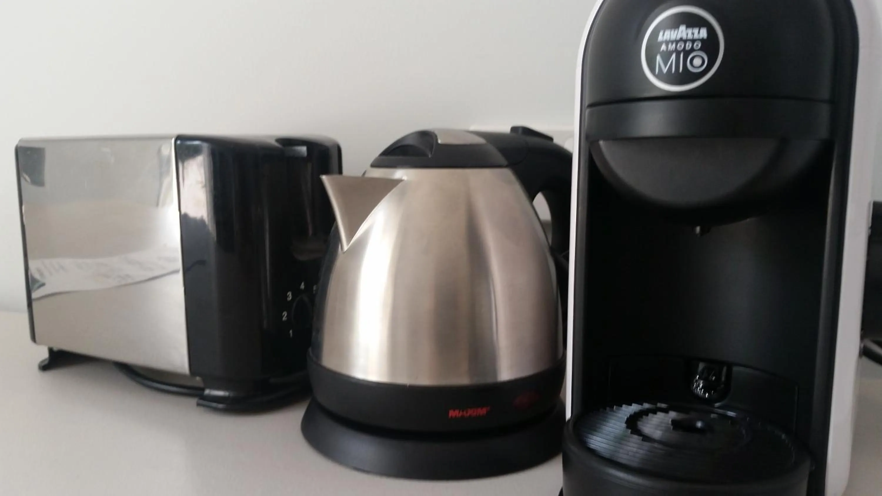 Coffee/tea facilities in Motel24Seven and Apartments