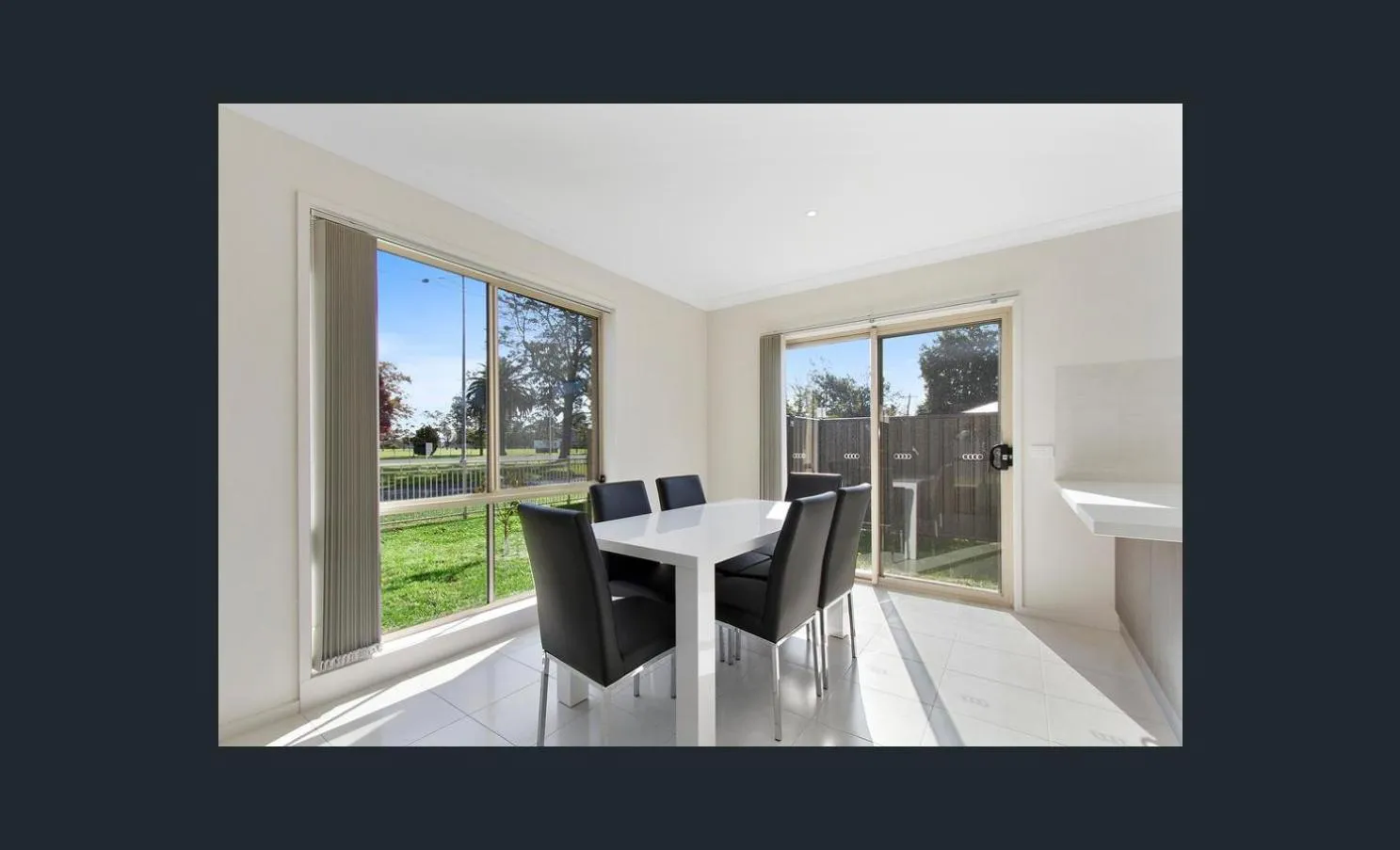 Dining area in Motel24Seven and Apartments