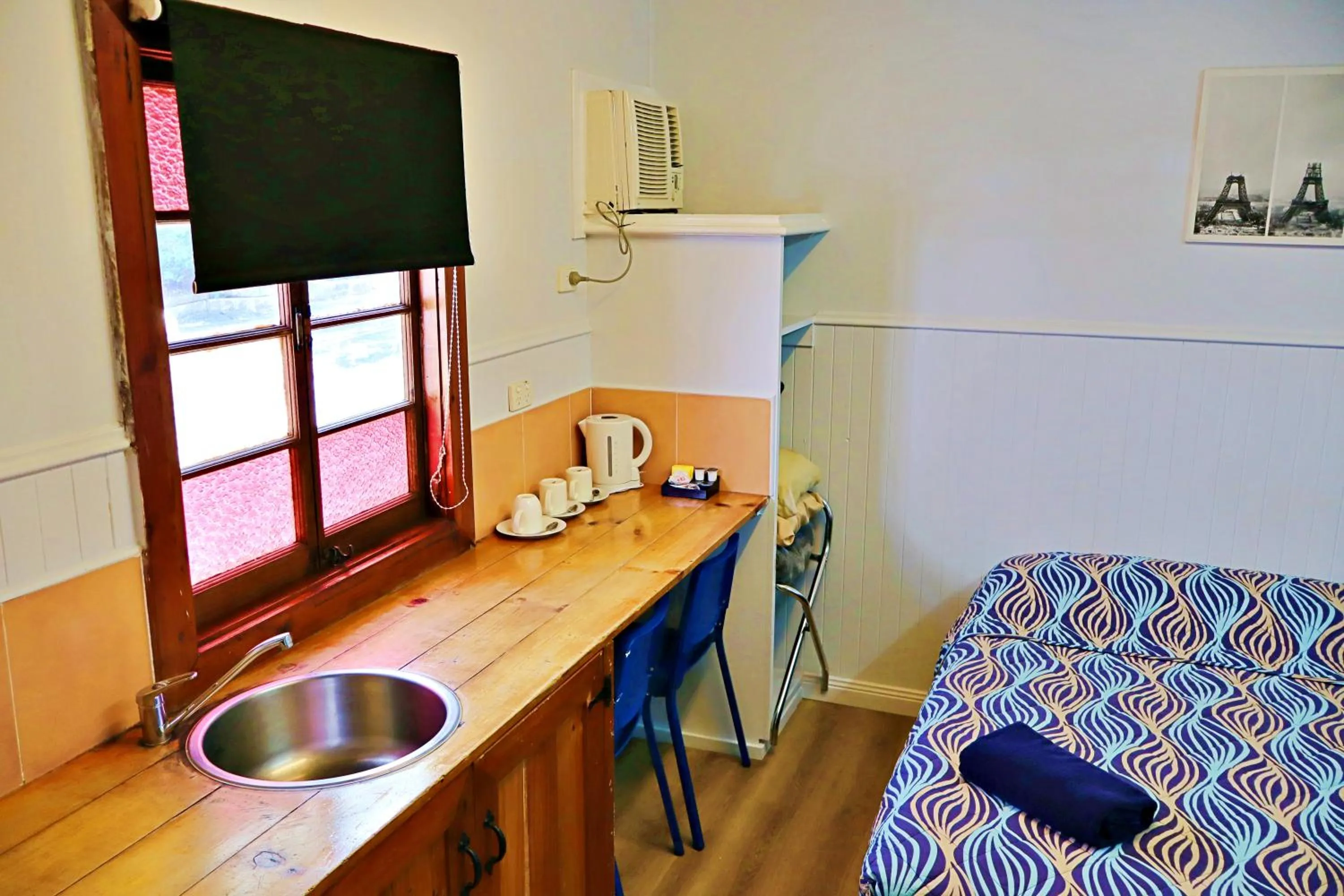 Bedroom in Brisbane Manor