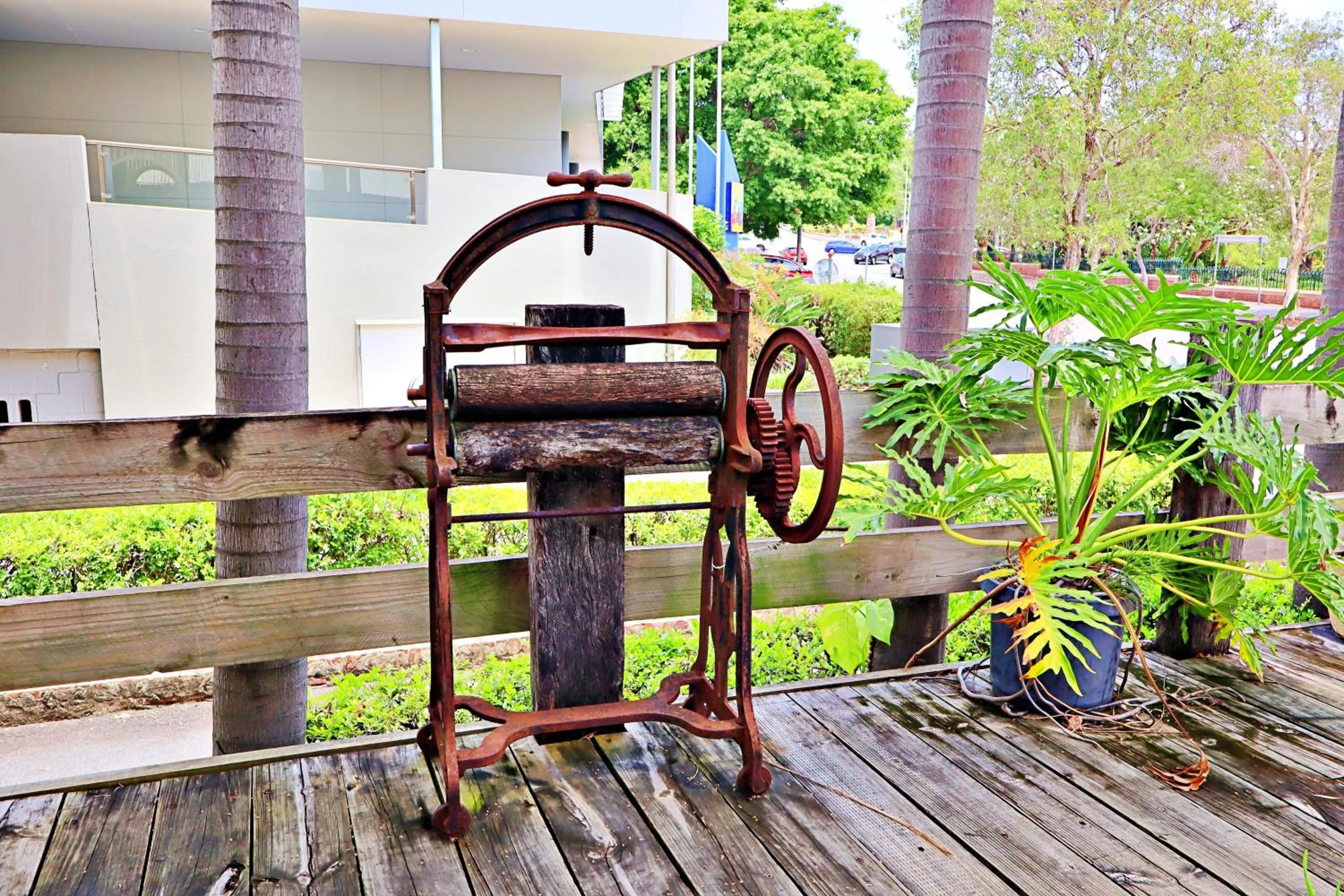 Property building in Brisbane Manor