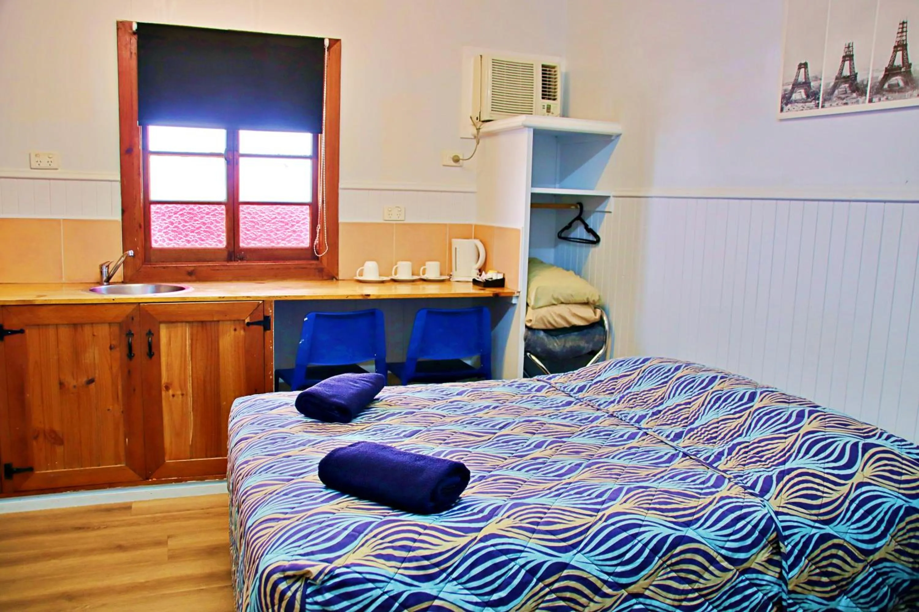 Bedroom, Bed in Brisbane Manor