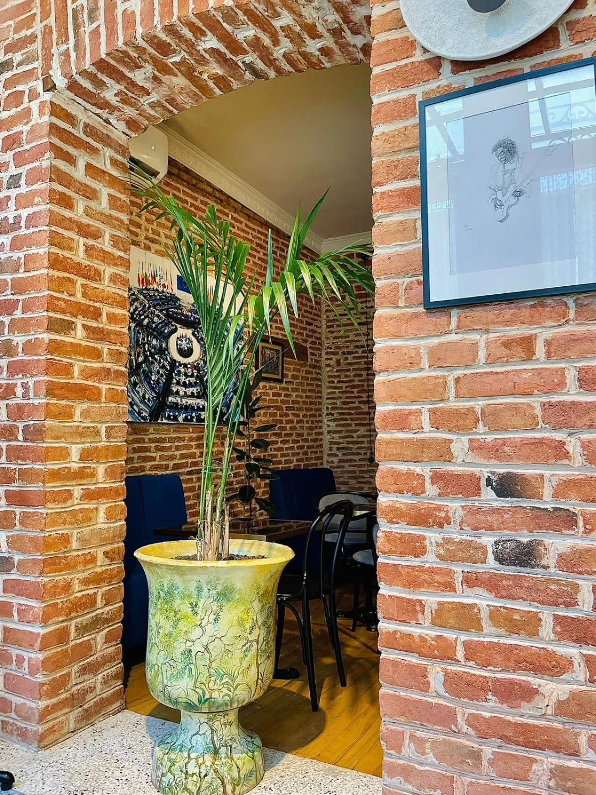 Lounge or bar in Arts Hotel Tbilisi