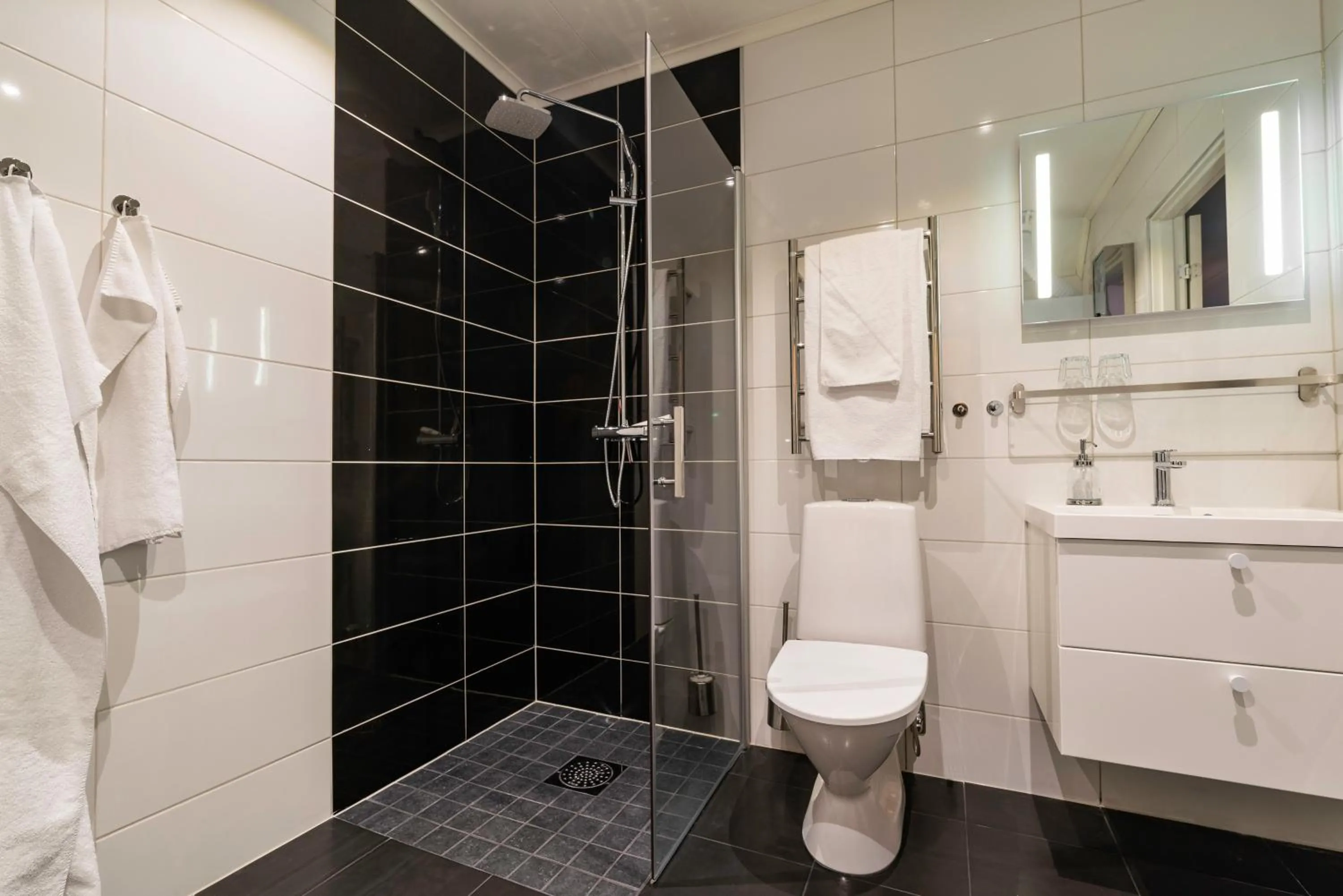 Shower in Parkstigens Lägenheter