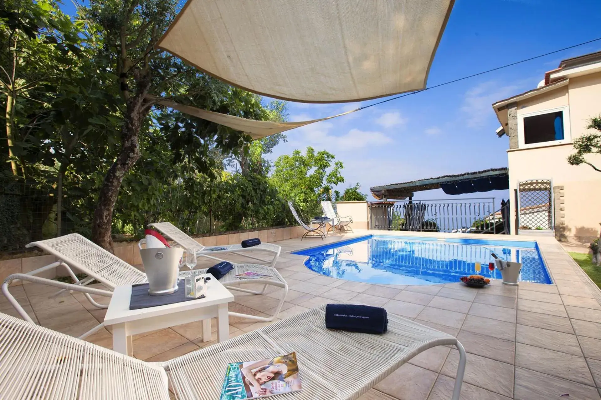 AMORE RENTALS - Villa Felice AMORE RENTALS - Villa Felice