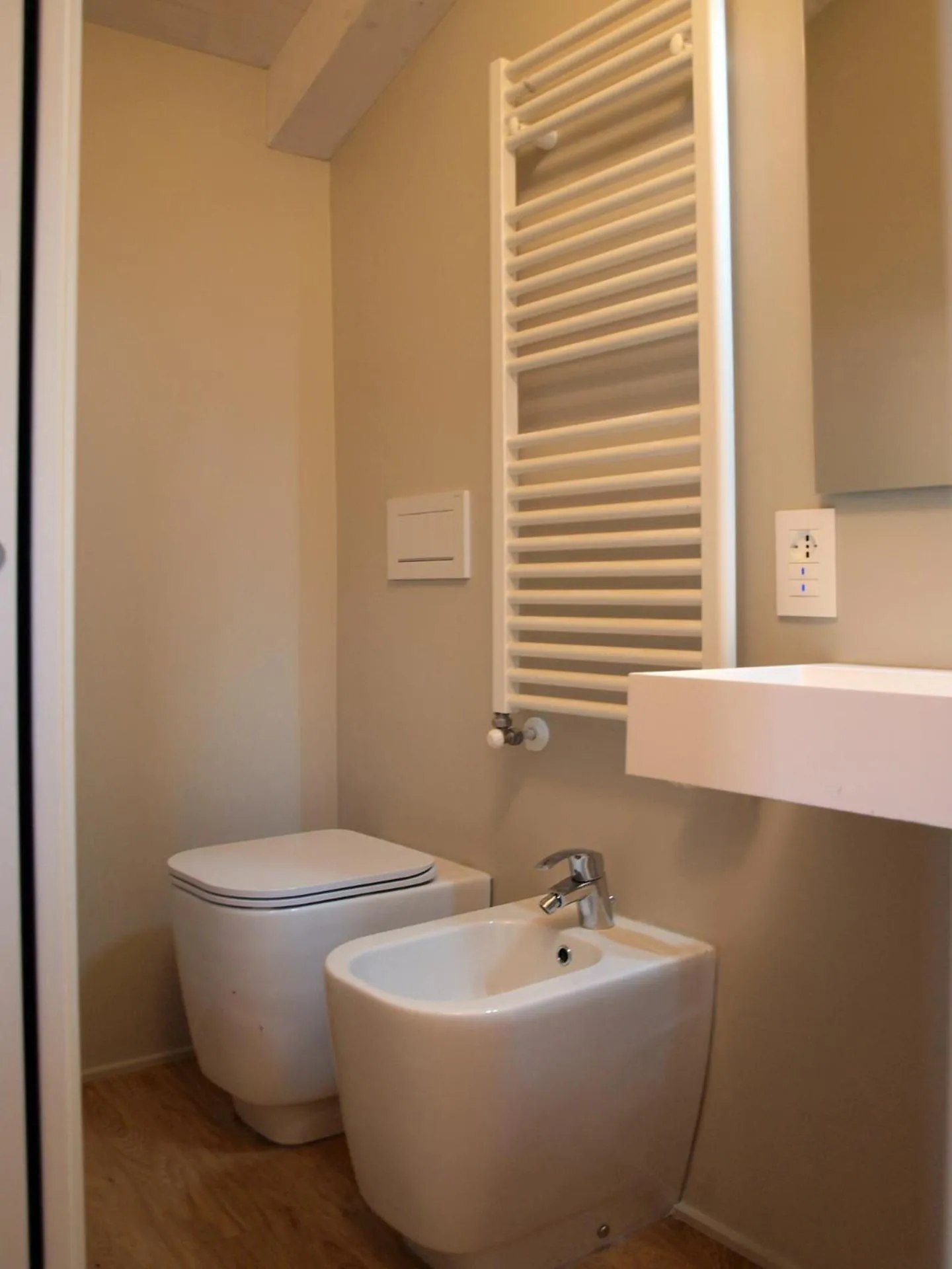 Toilet in Cosmopolitan Central Rooms