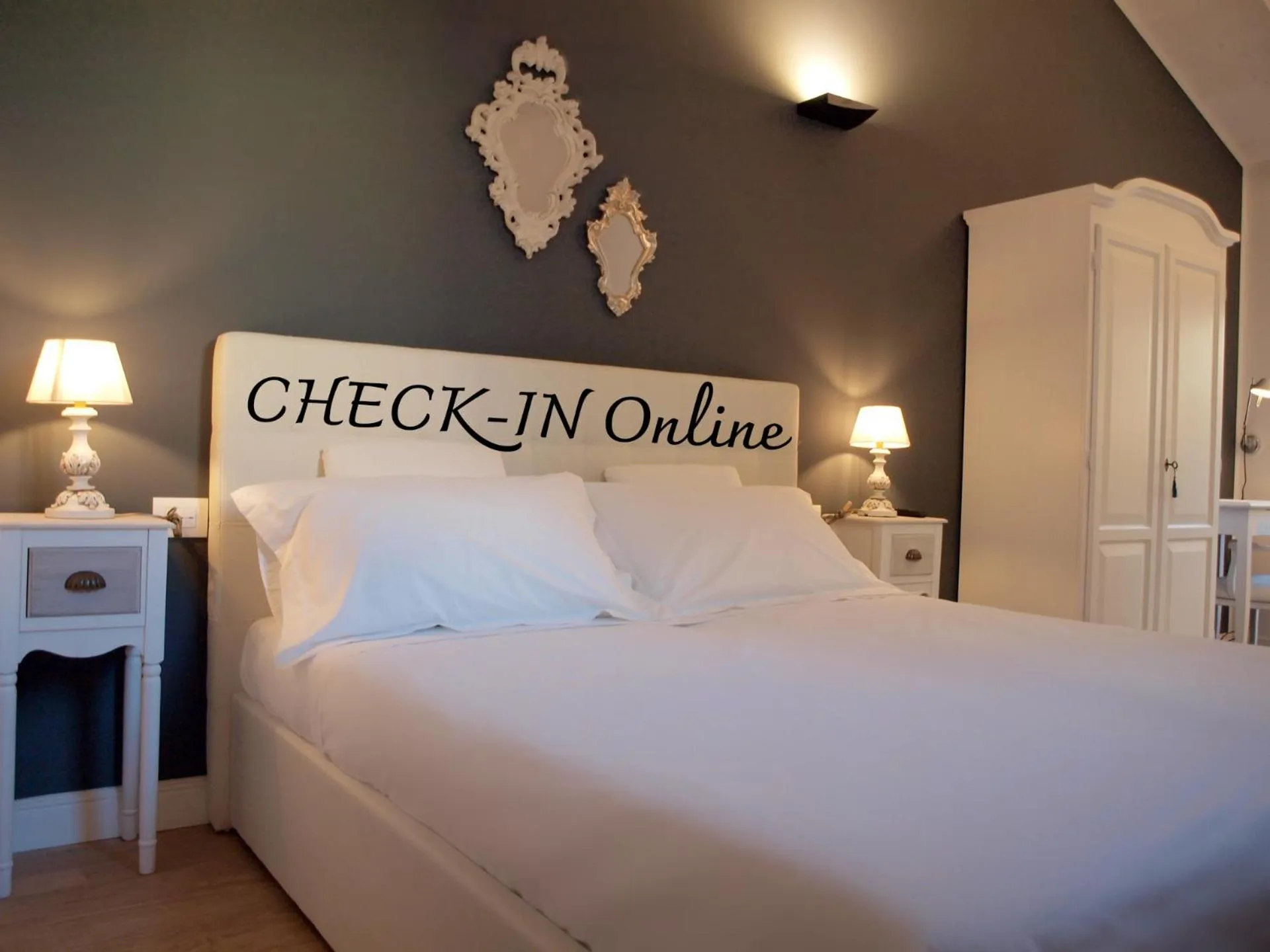 Bedroom, Bed in Cosmopolitan Central Rooms