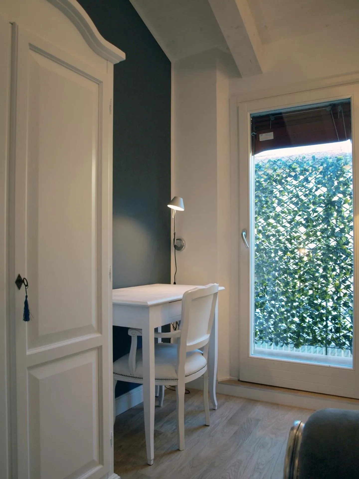 Balcony/Terrace in Cosmopolitan Central Rooms