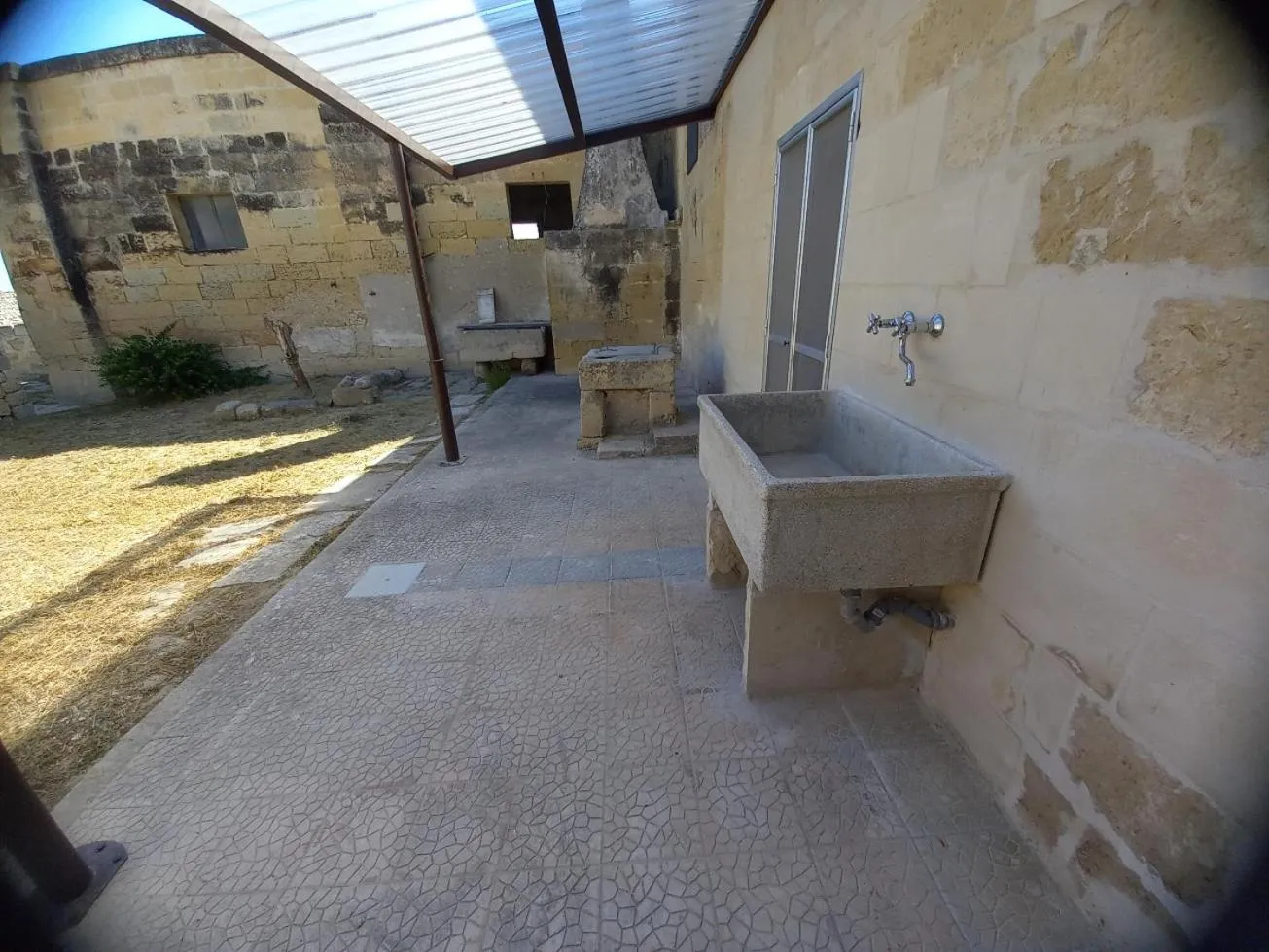 Patio in masseria Carlini
