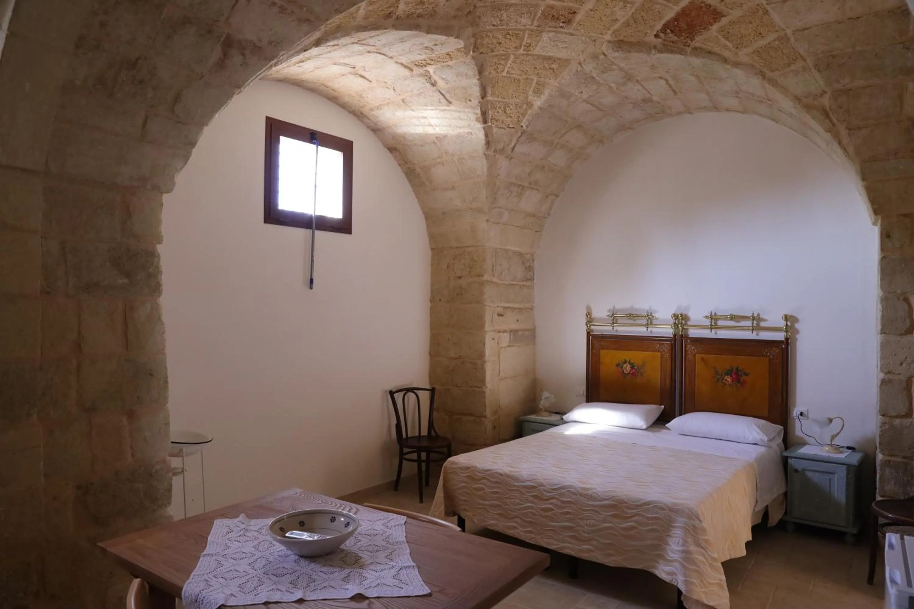 Photo of the whole room, Bed in masseria Carlini
