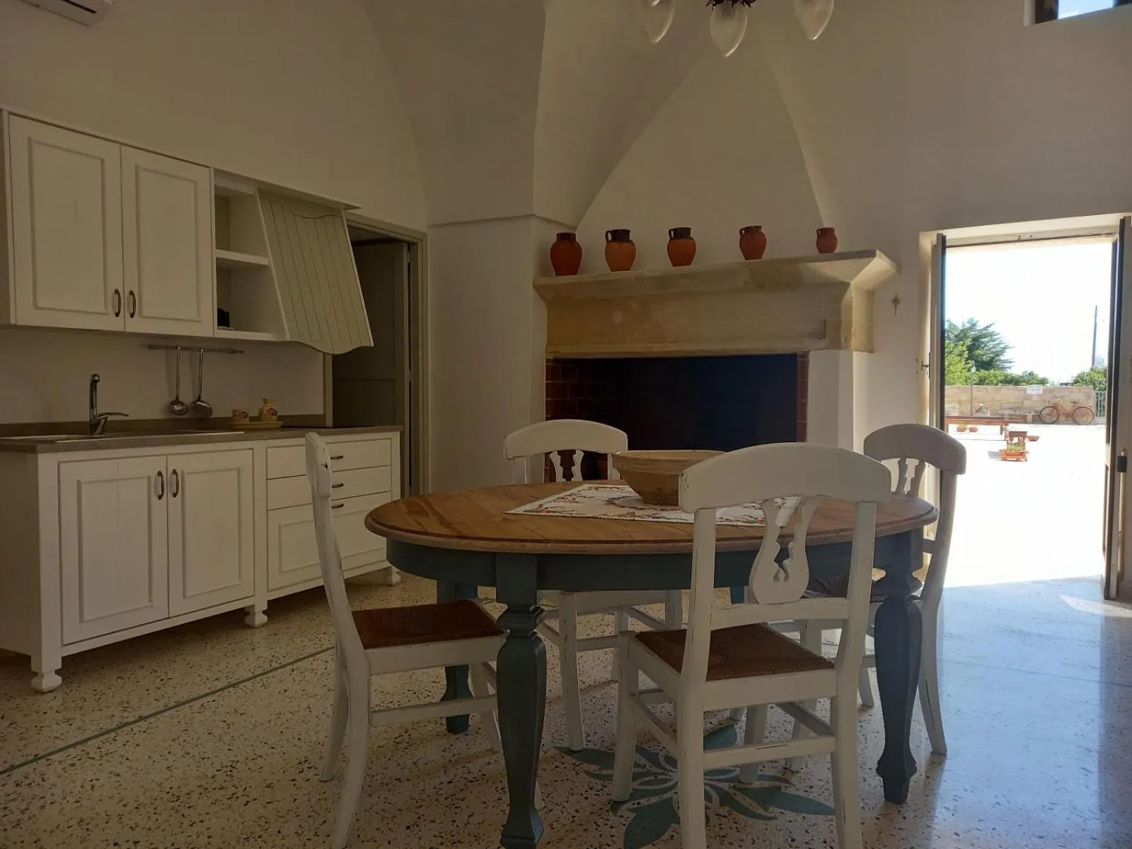 Kitchen or kitchenette in masseria Carlini