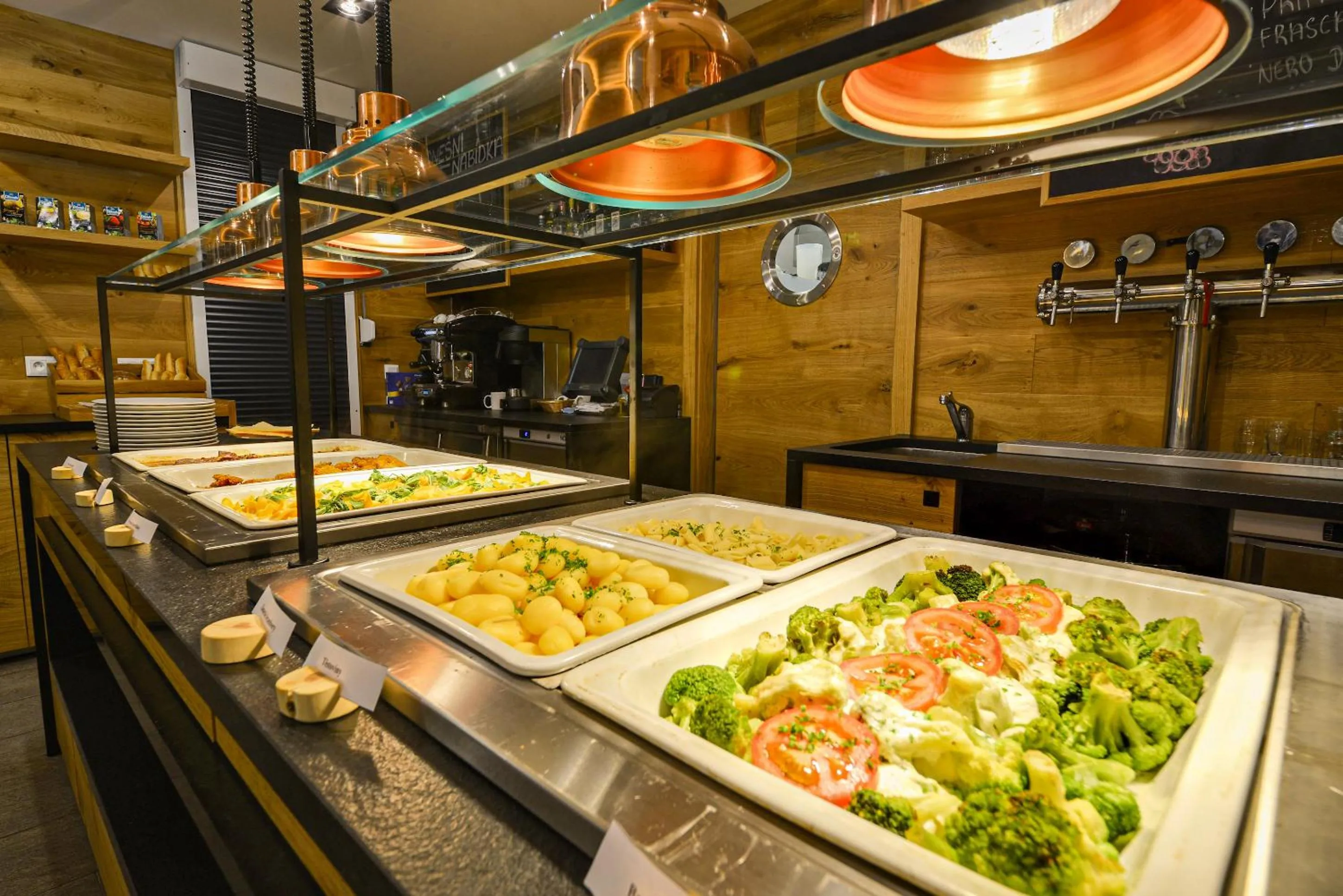 Restaurant/places to eat in Resort Orsino