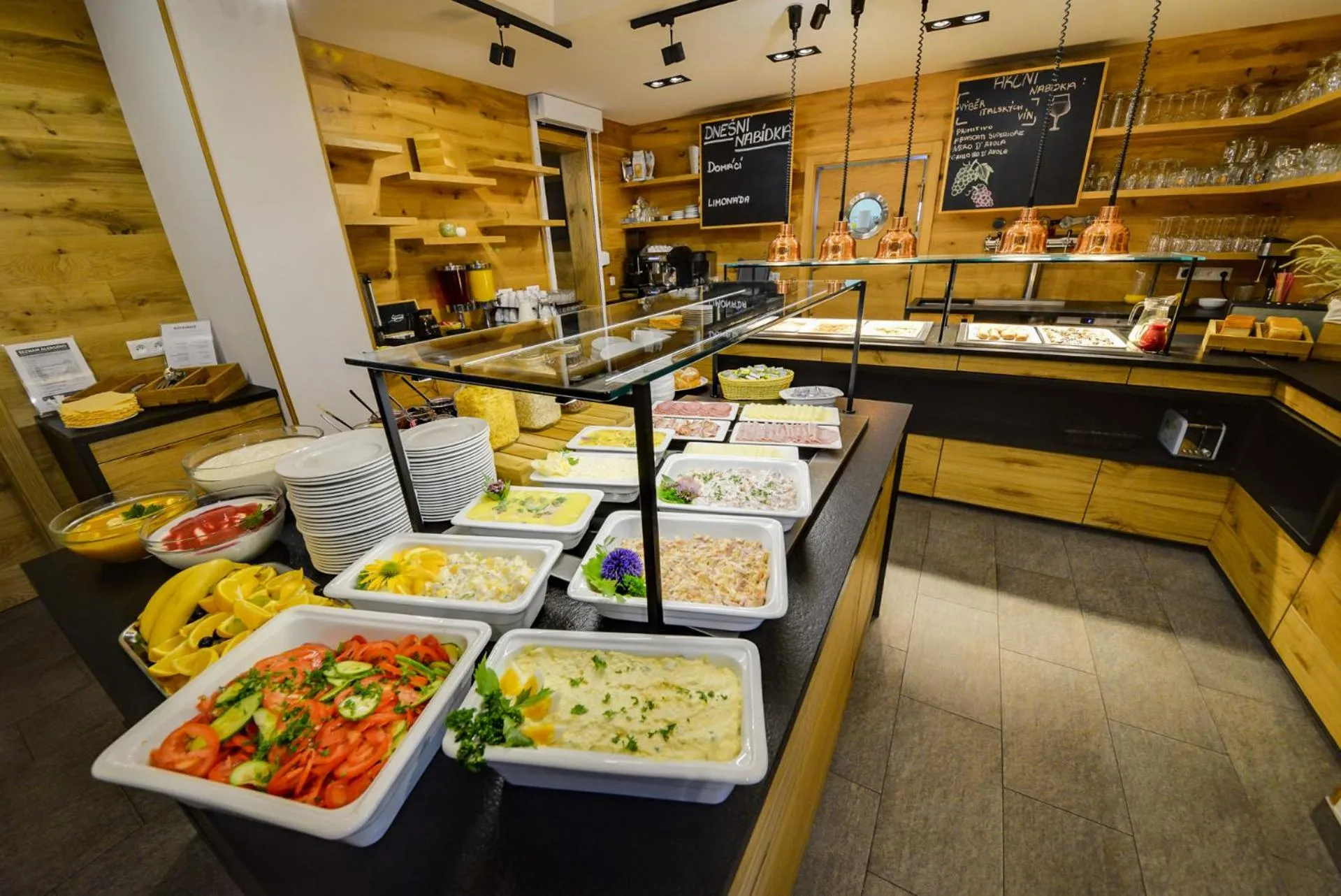 Restaurant/places to eat in Resort Orsino