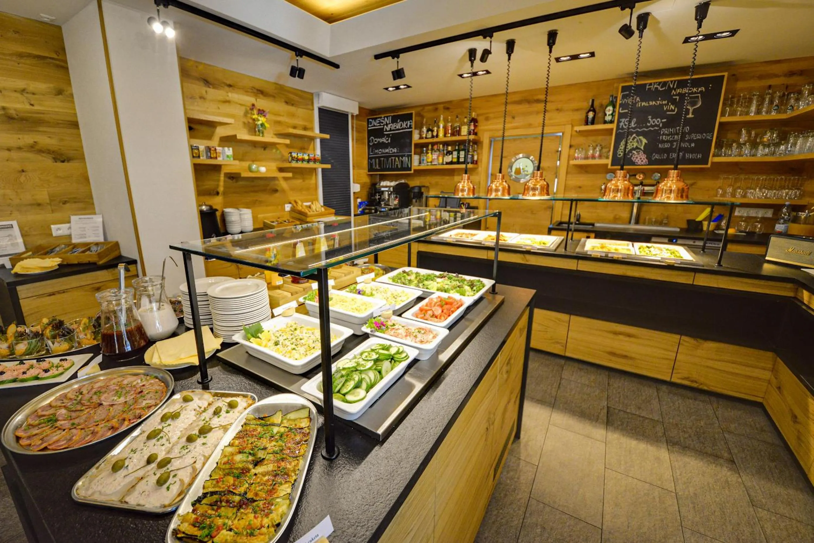 Restaurant/places to eat in Resort Orsino