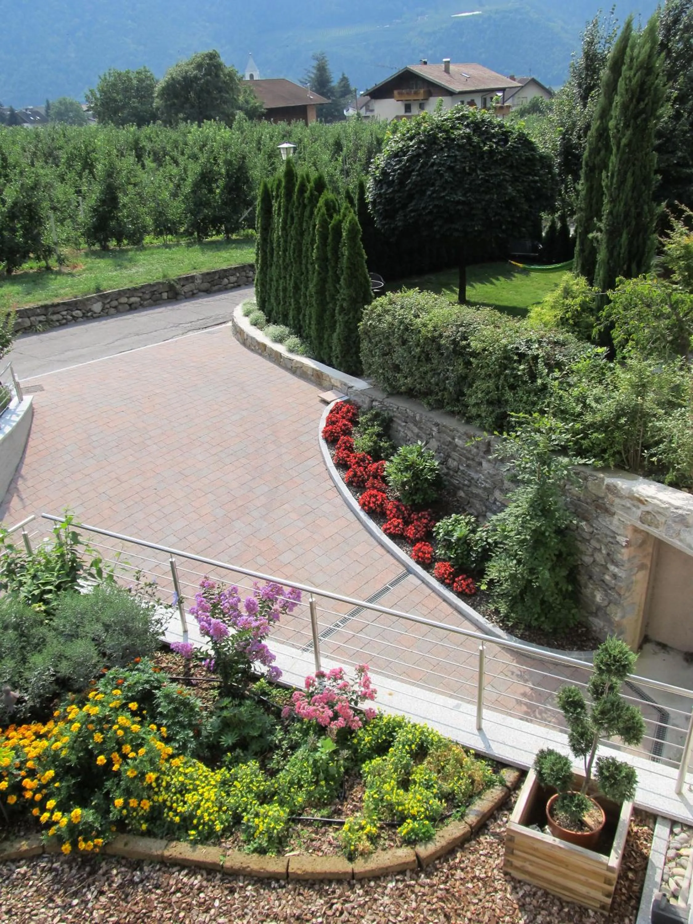 Garden view in Garni Weghueb