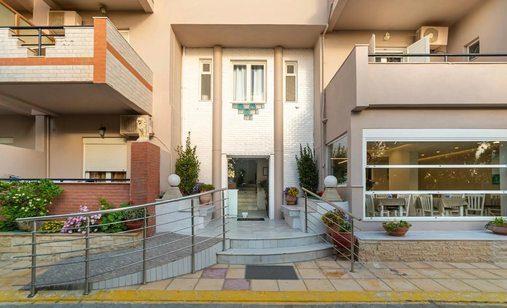 Facade/entrance in Troulis Seaside