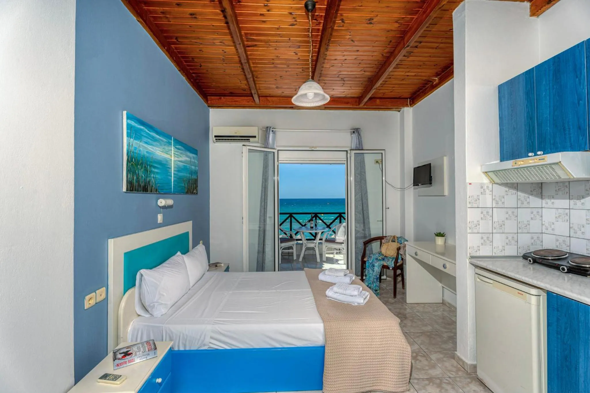 Photo of the whole room, Bed in Troulis Seaside