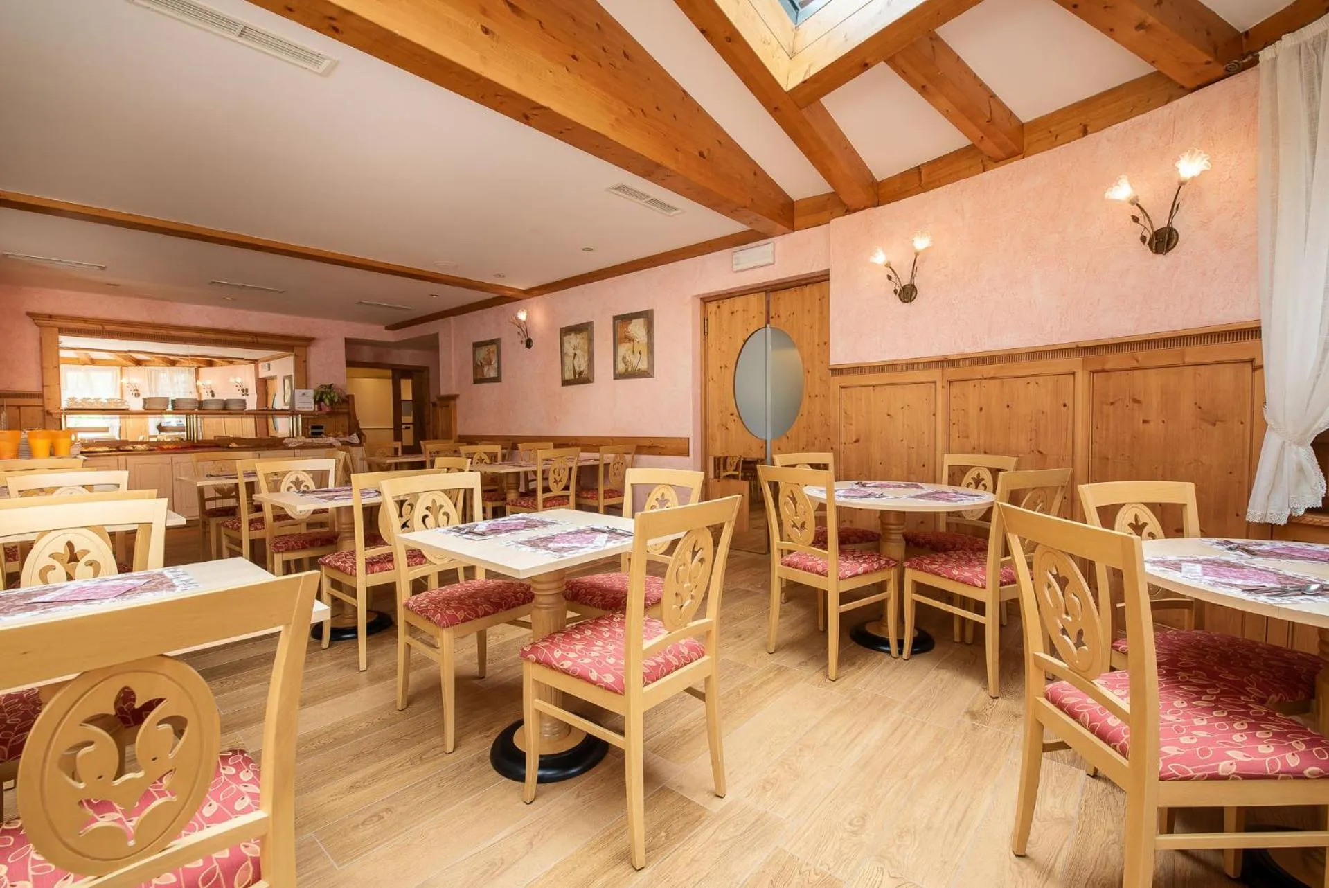 Restaurant/places to eat in Hotel Belvedere