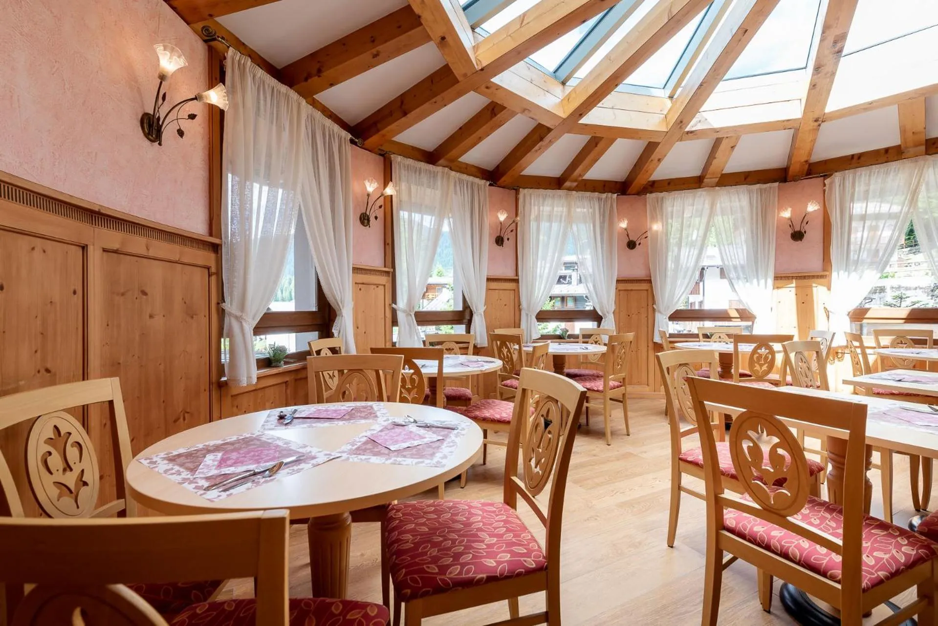 Restaurant/places to eat in Hotel Belvedere