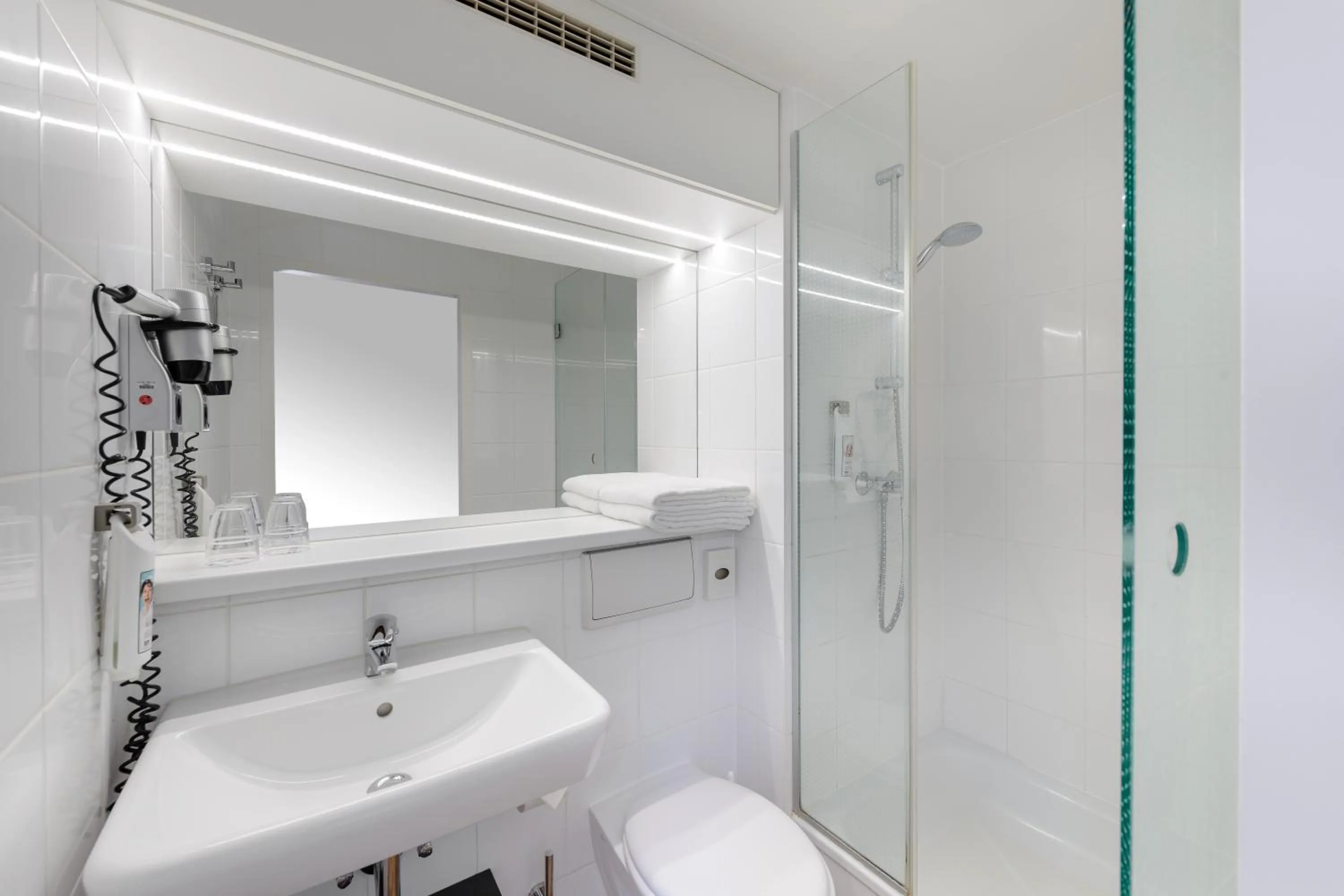 Bathroom in ibis Hotel Frankfurt Messe West