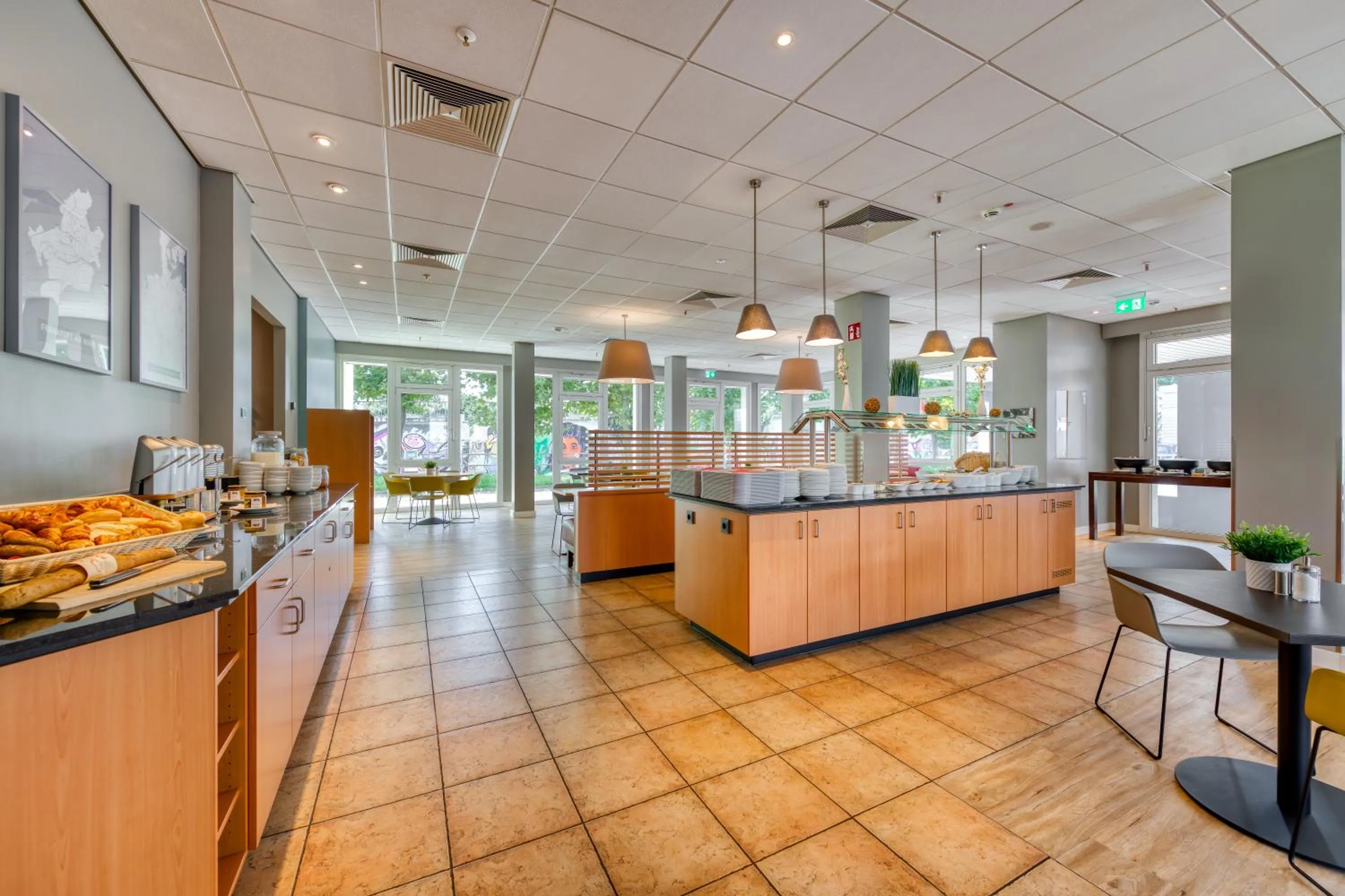 Restaurant/places to eat in ibis Hotel Frankfurt Messe West