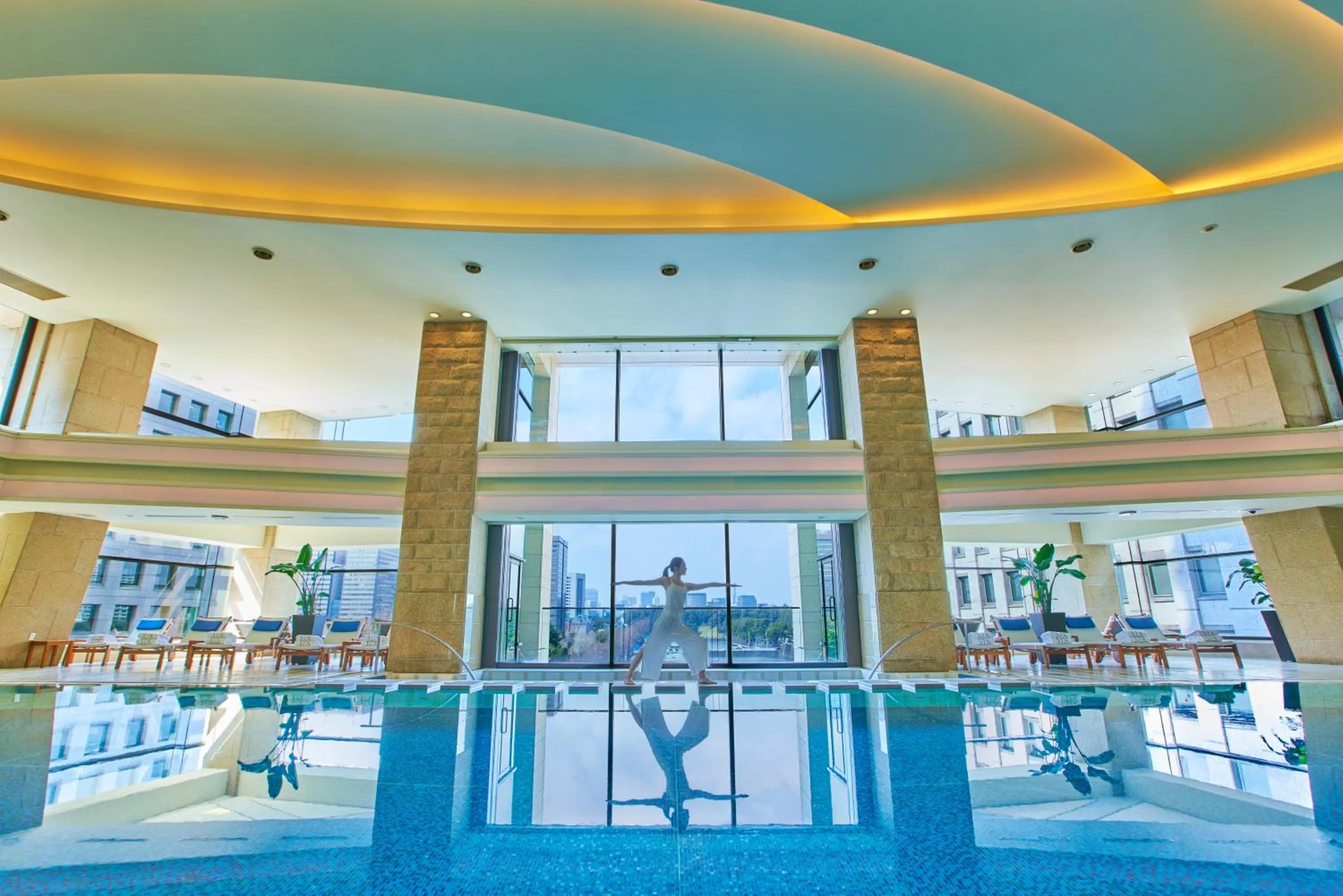 Swimming pool in The Peninsula Tokyo