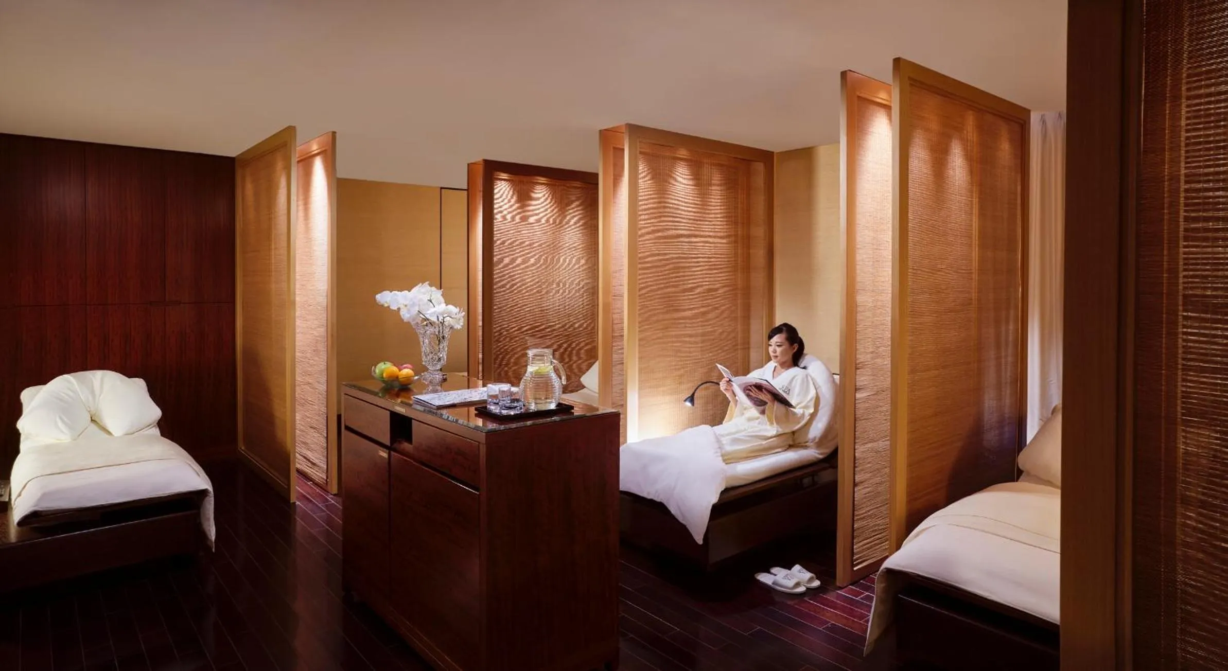 Spa and wellness centre/facilities, Bed in The Peninsula Tokyo