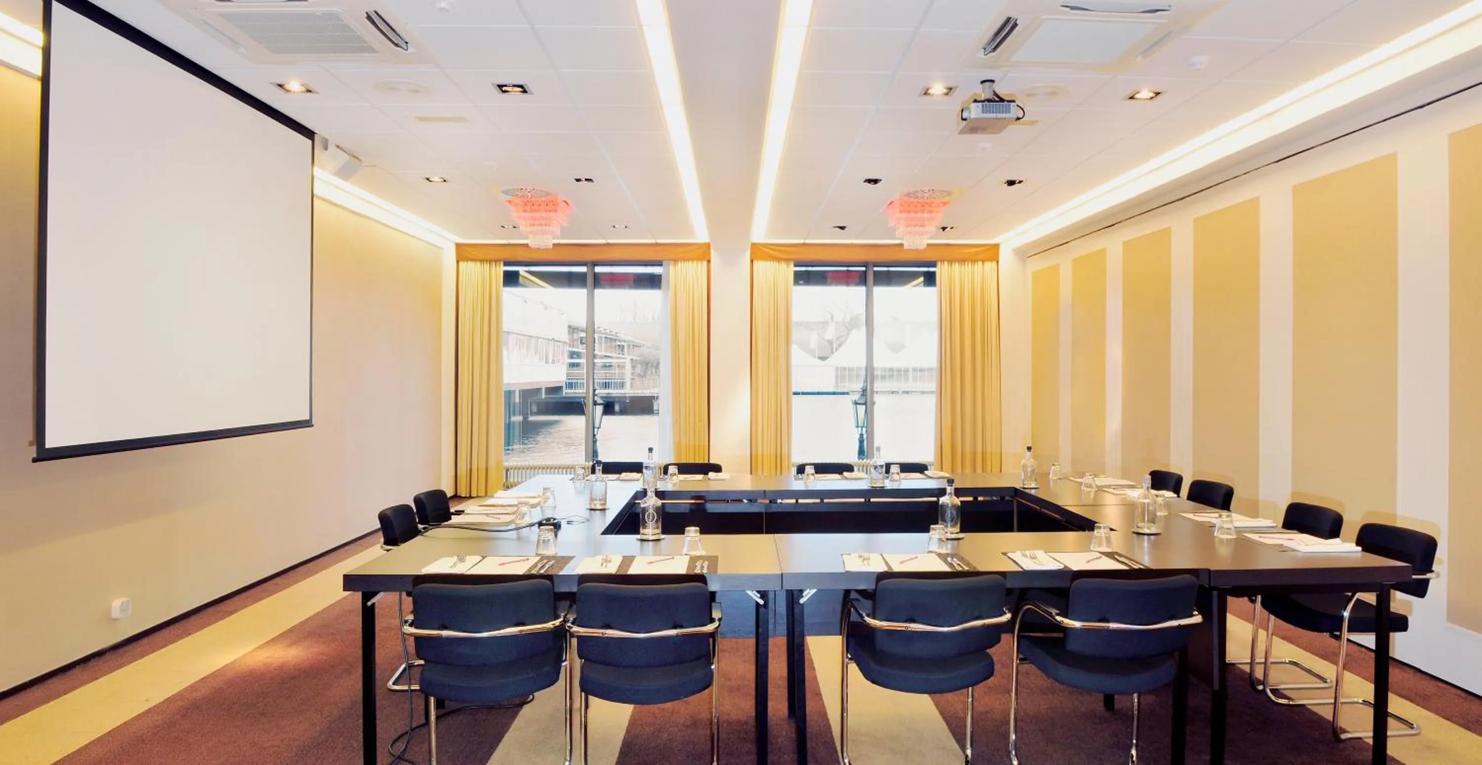 Meeting/conference room in Fletcher Hotel-Restaurant Leidschendam – Den Haag