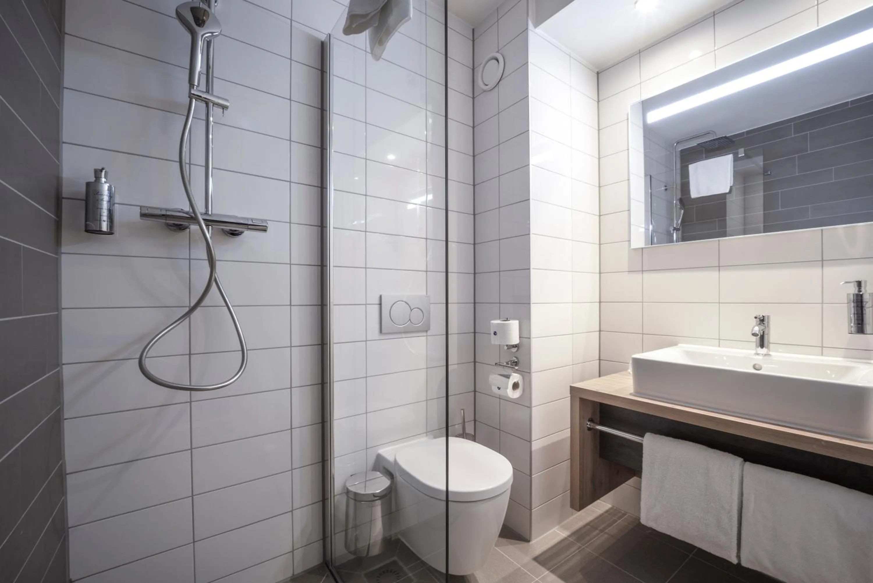 Bathroom in Fletcher Hotel-Restaurant Leidschendam – Den Haag