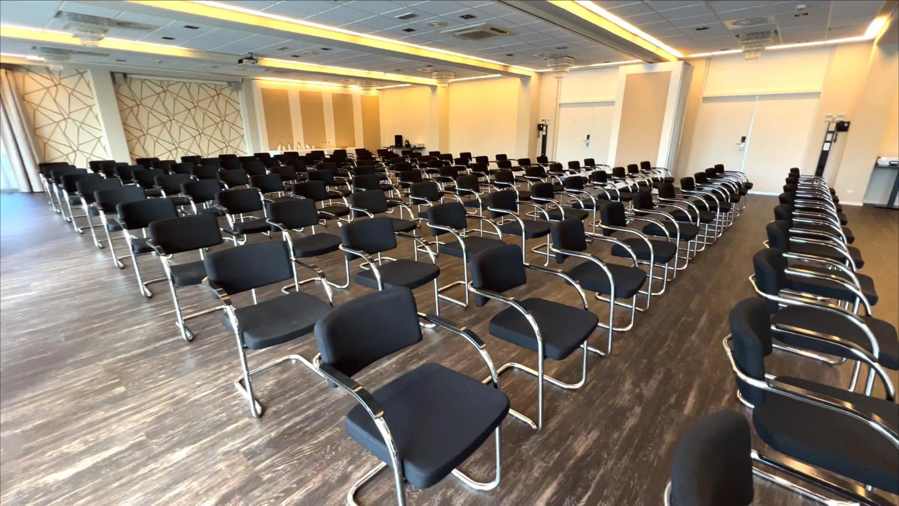 Meeting/conference room in Fletcher Hotel-Restaurant Leidschendam – Den Haag