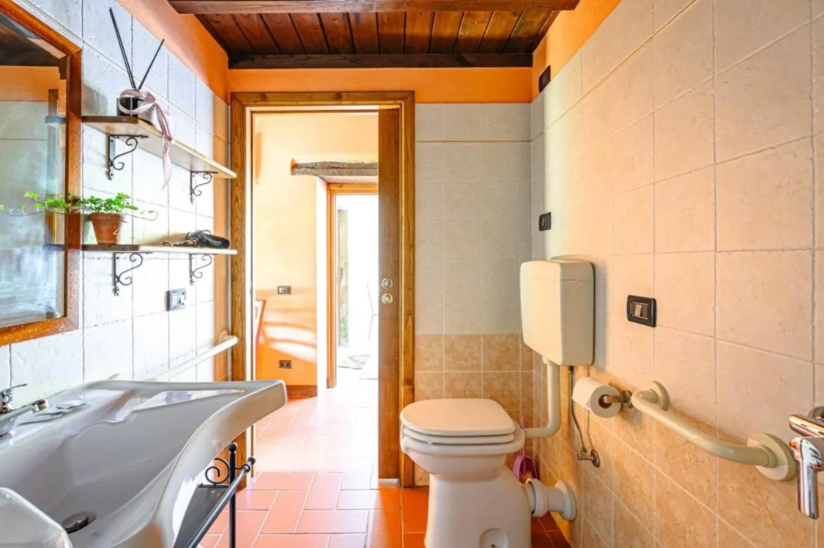 Toilet in Agriturismo Pian di Fiume