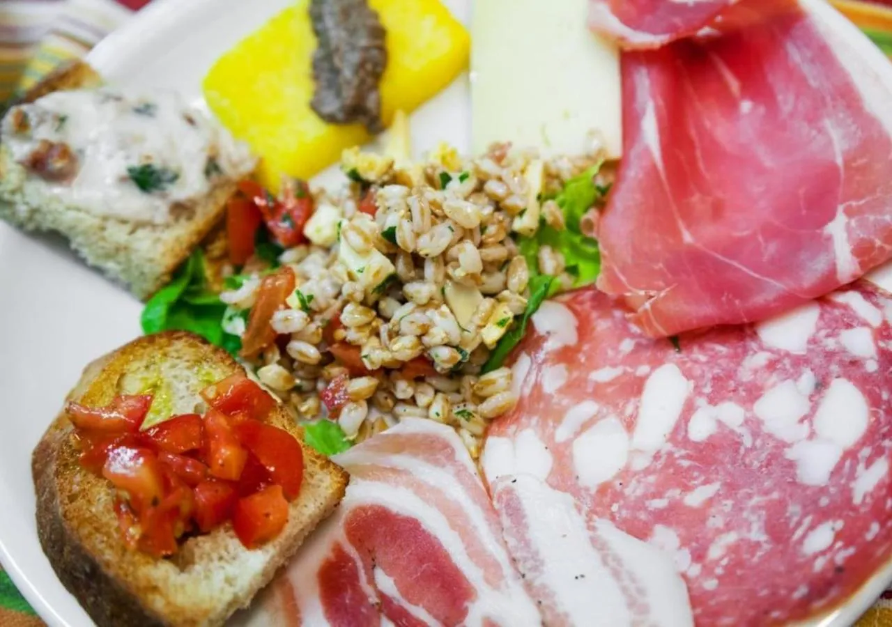 Restaurant/places to eat in Agriturismo Pian di Fiume