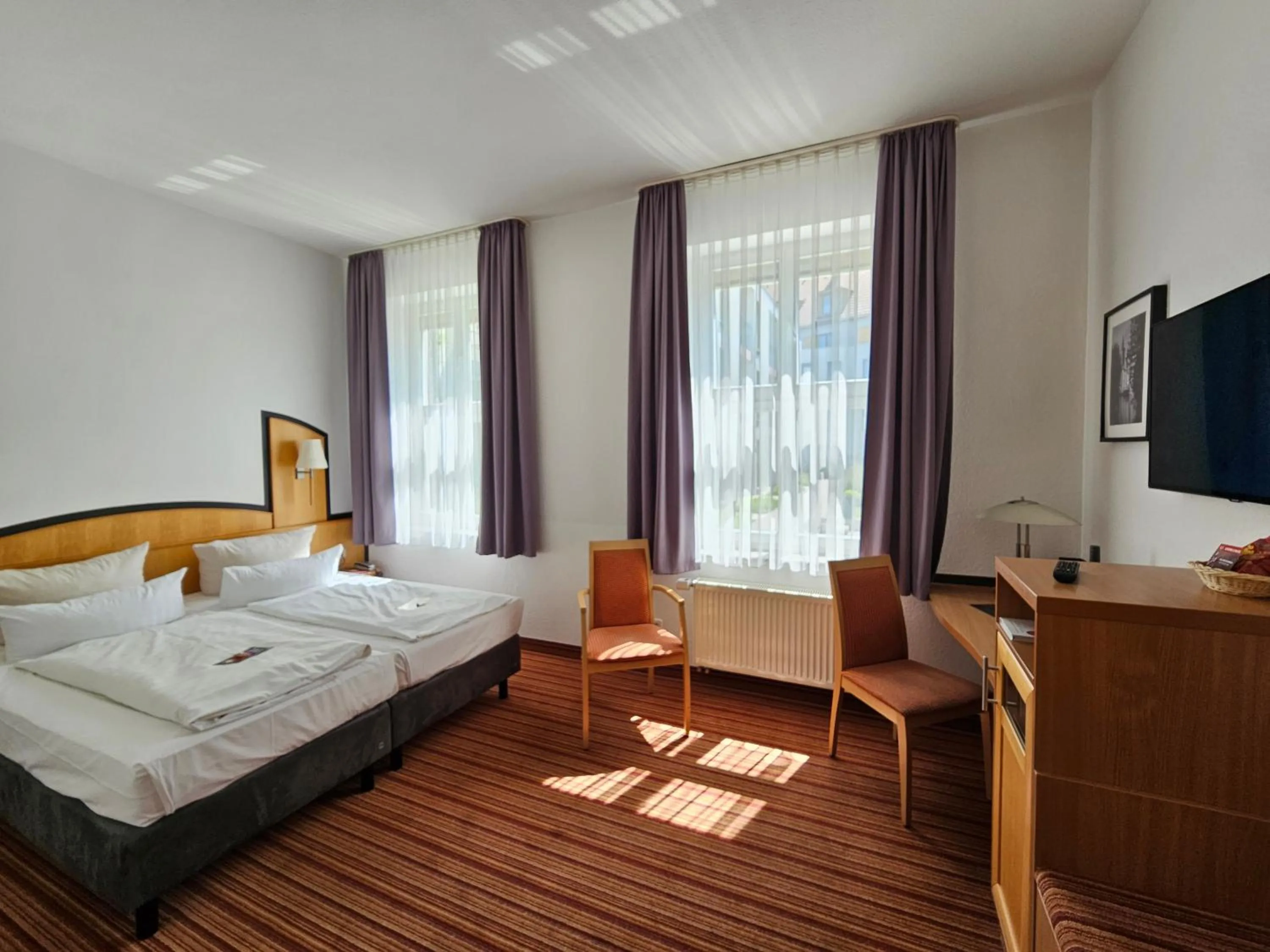 Photo of the whole room, Bed in Hotel Am Kaisersaal