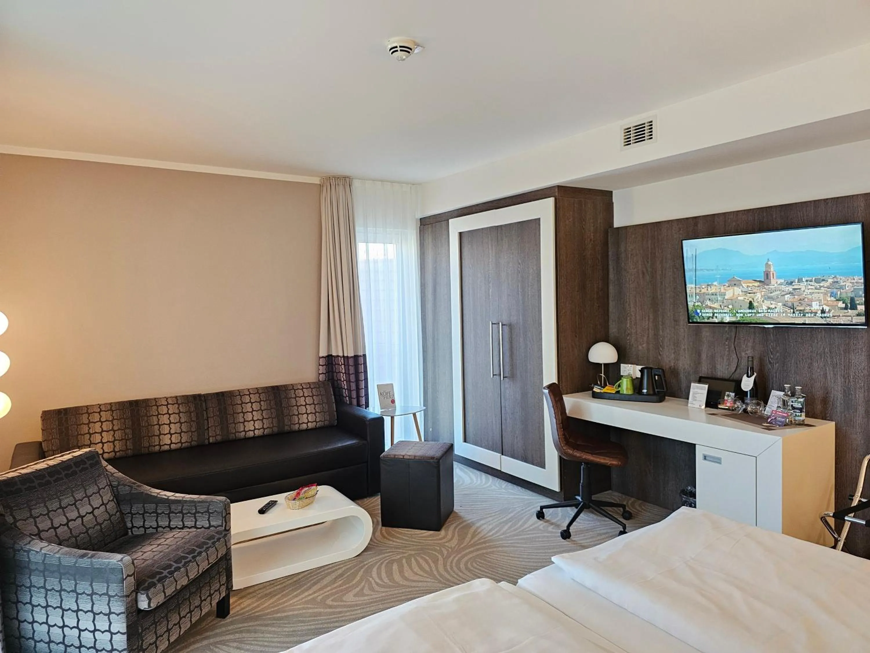 Photo of the whole room, Bed in Hotel Am Kaisersaal